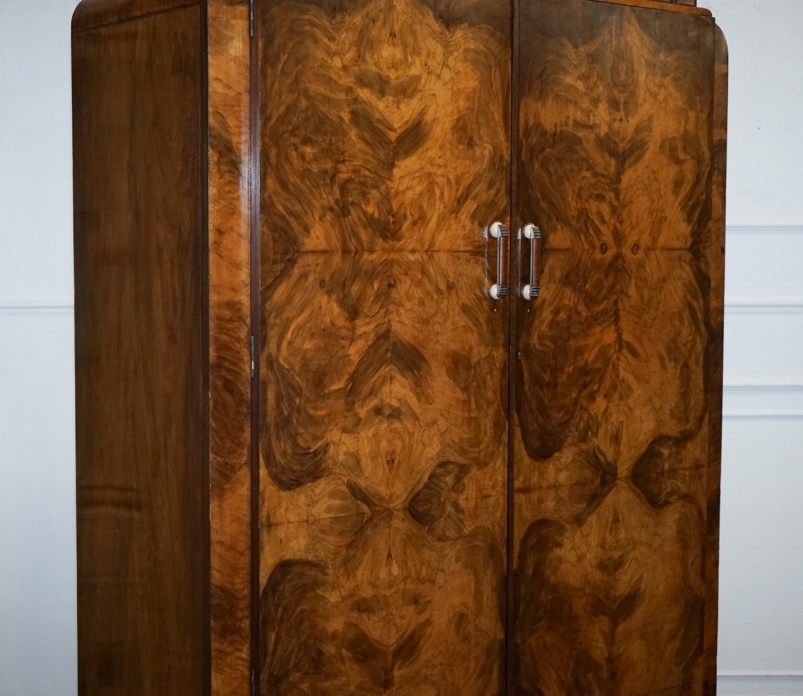 STUNNING ART DECO 1920 LARGE BURR WALNUT TWO DOOR WARDROBE OR AMOIRE