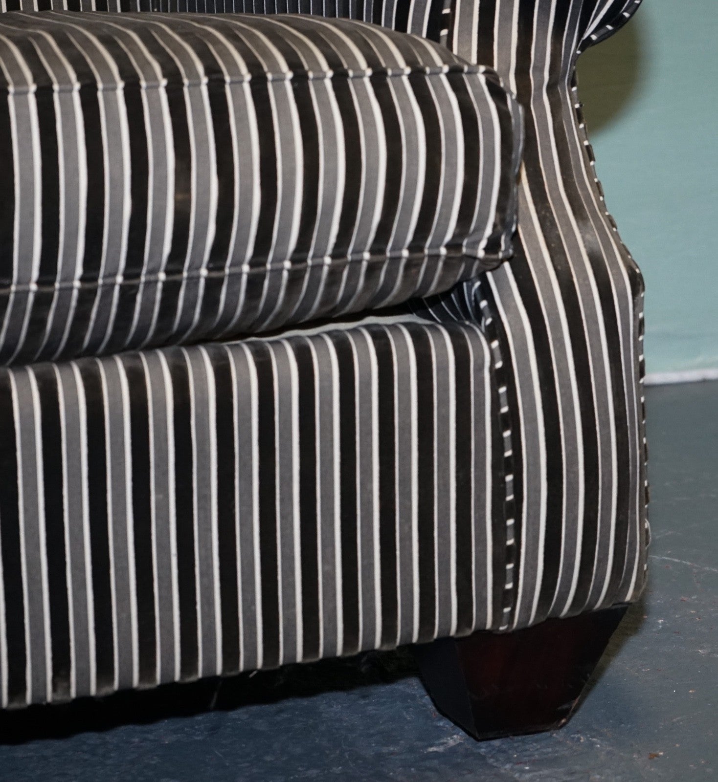 VINTAGE RALPH LAUREN FOR HENREDON STRIPED UPHOLSTERED CHAiR