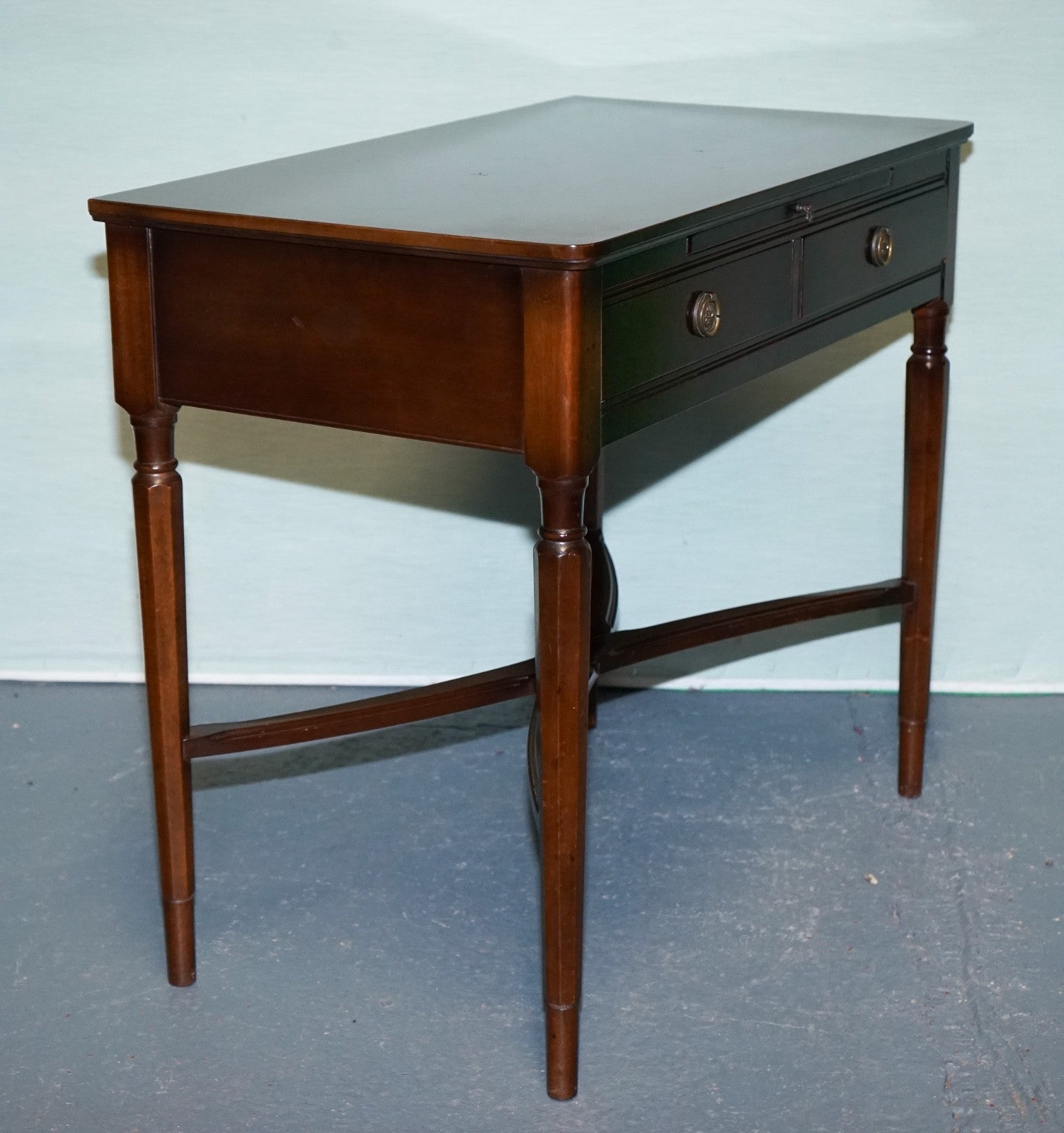 VINTAGE STRONGBOW GAME WRITING DESK WITH PULL OUT TRAY WITH LEATHER INLAY