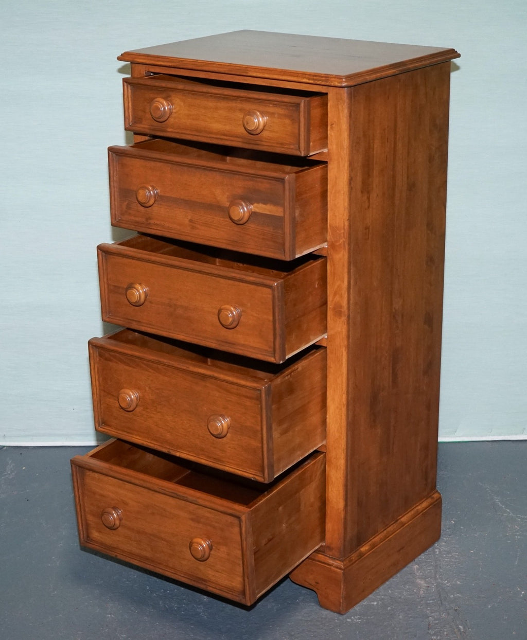 WILLiS & GAMBIER OAK TALLBOY CHEST OF DRAWERS