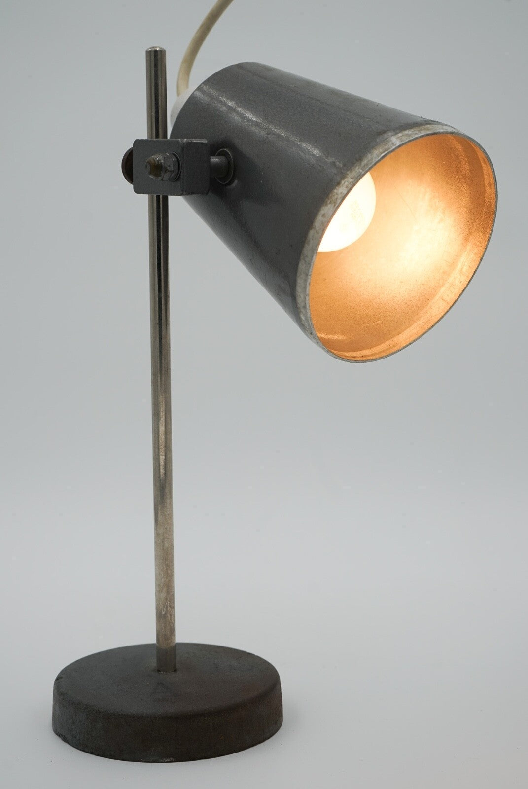 1940'S ENGLISH SALVAGED LABORATORY SCHOOL TABLE ADJUSTABLE LIGHT 006