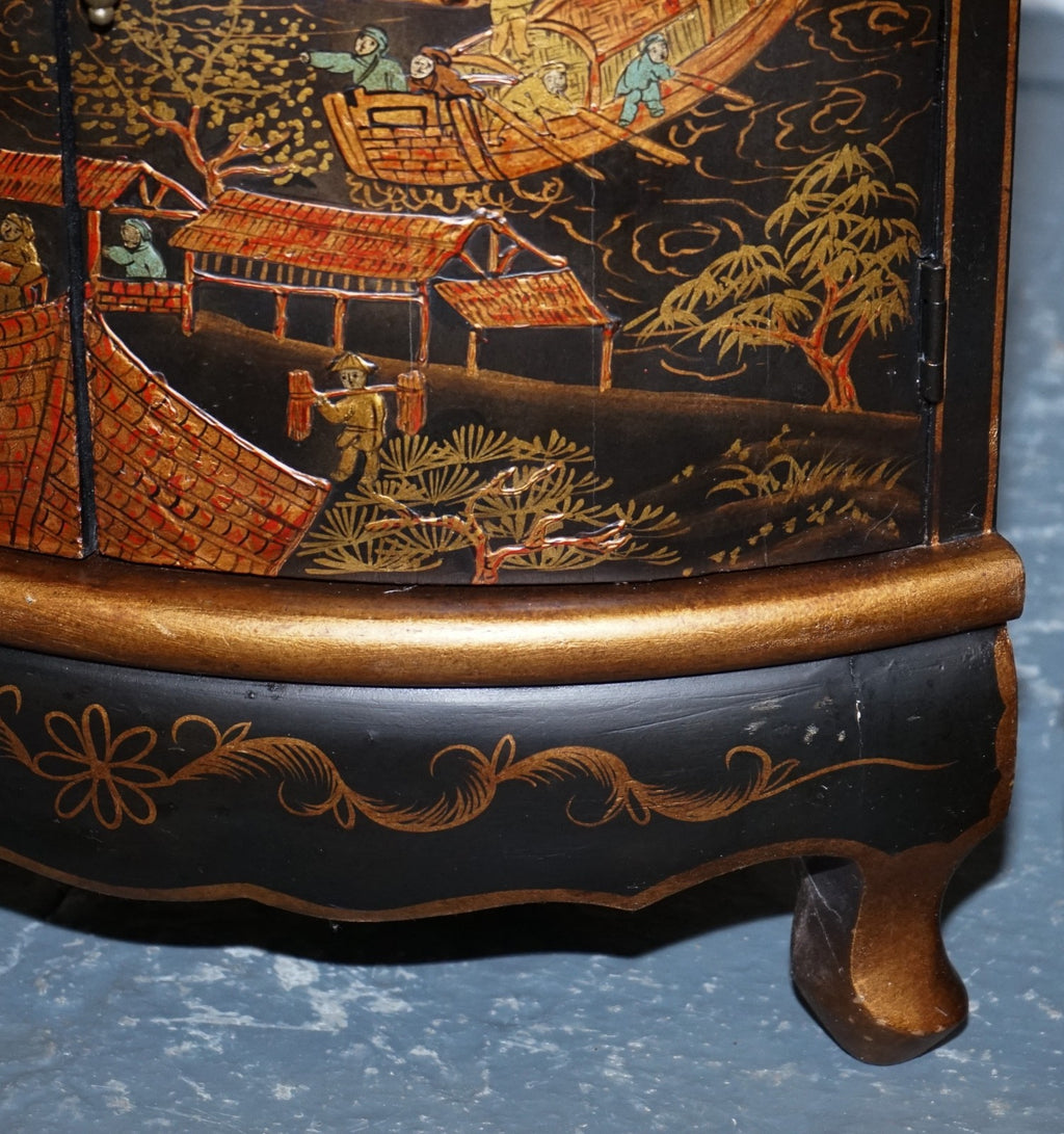 MATCHING PAIR OF CHINESE CHINOISERIE DECORATIVE CORNER CABINETS WITH CUPBOARD