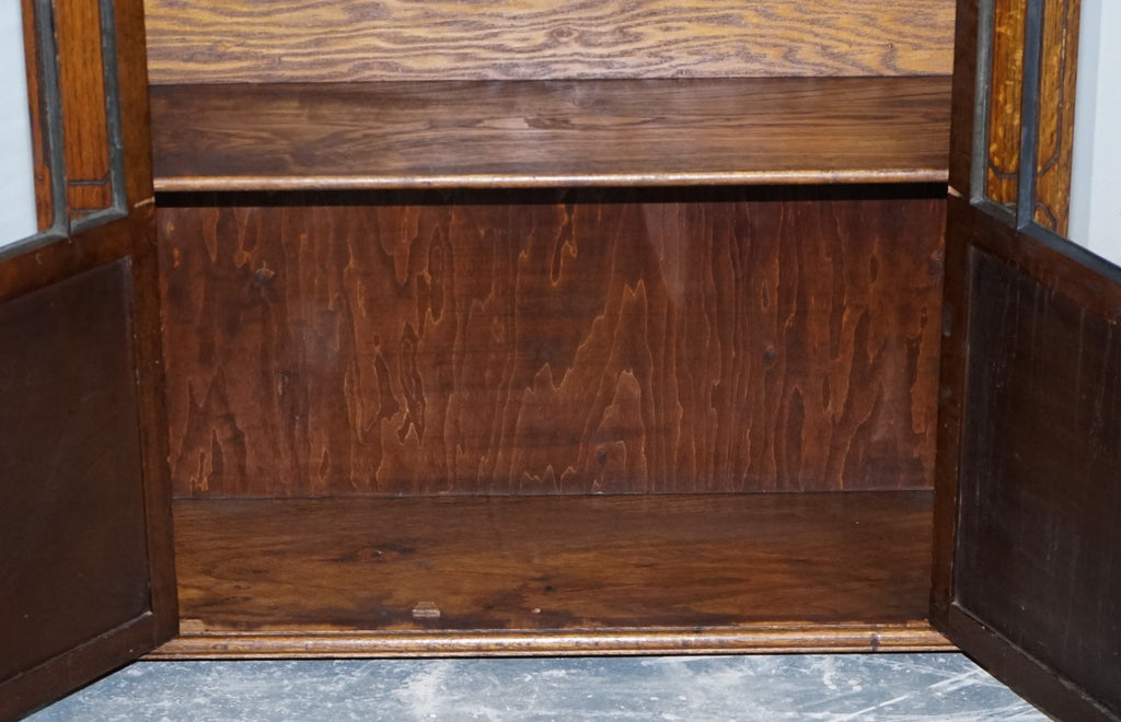 ANTIQUE CIRCA 1920'S ENGLISH OAK ART DECO CARVED BOOKCASE CABINET
