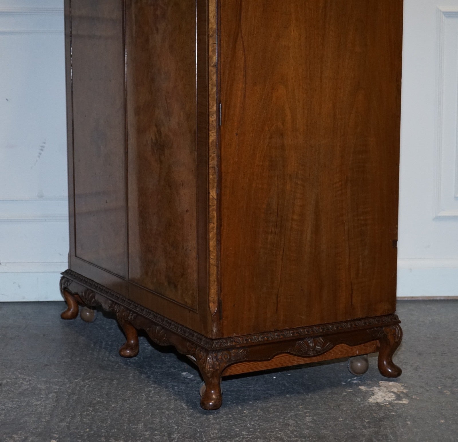 VICTORIAN QUEEN ANNE ENGLISH ART DECO BURR WALNUT TWO DOOR WARDROBE