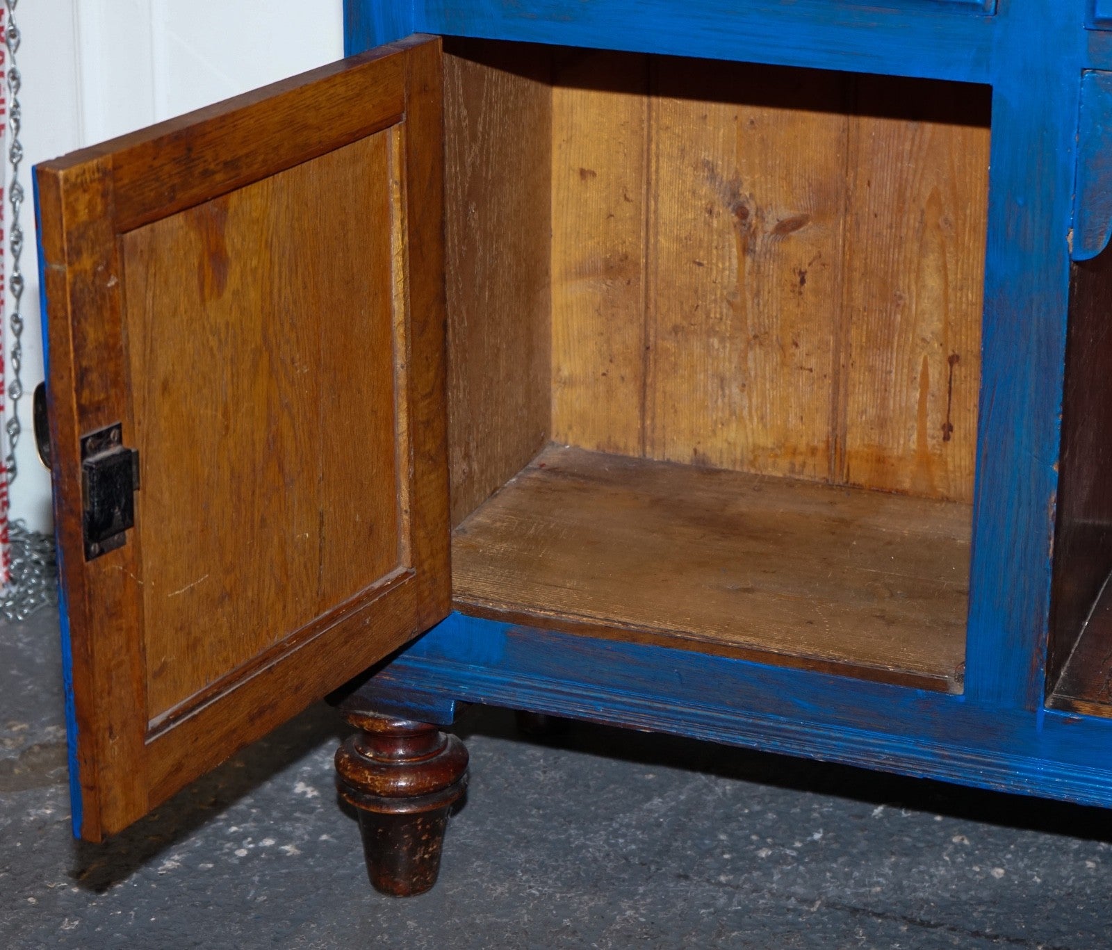 ANTIQUE VICTORIAN VIBRANT BLUE HAND PAINTED KITCHEN CUPBOARD CABINET