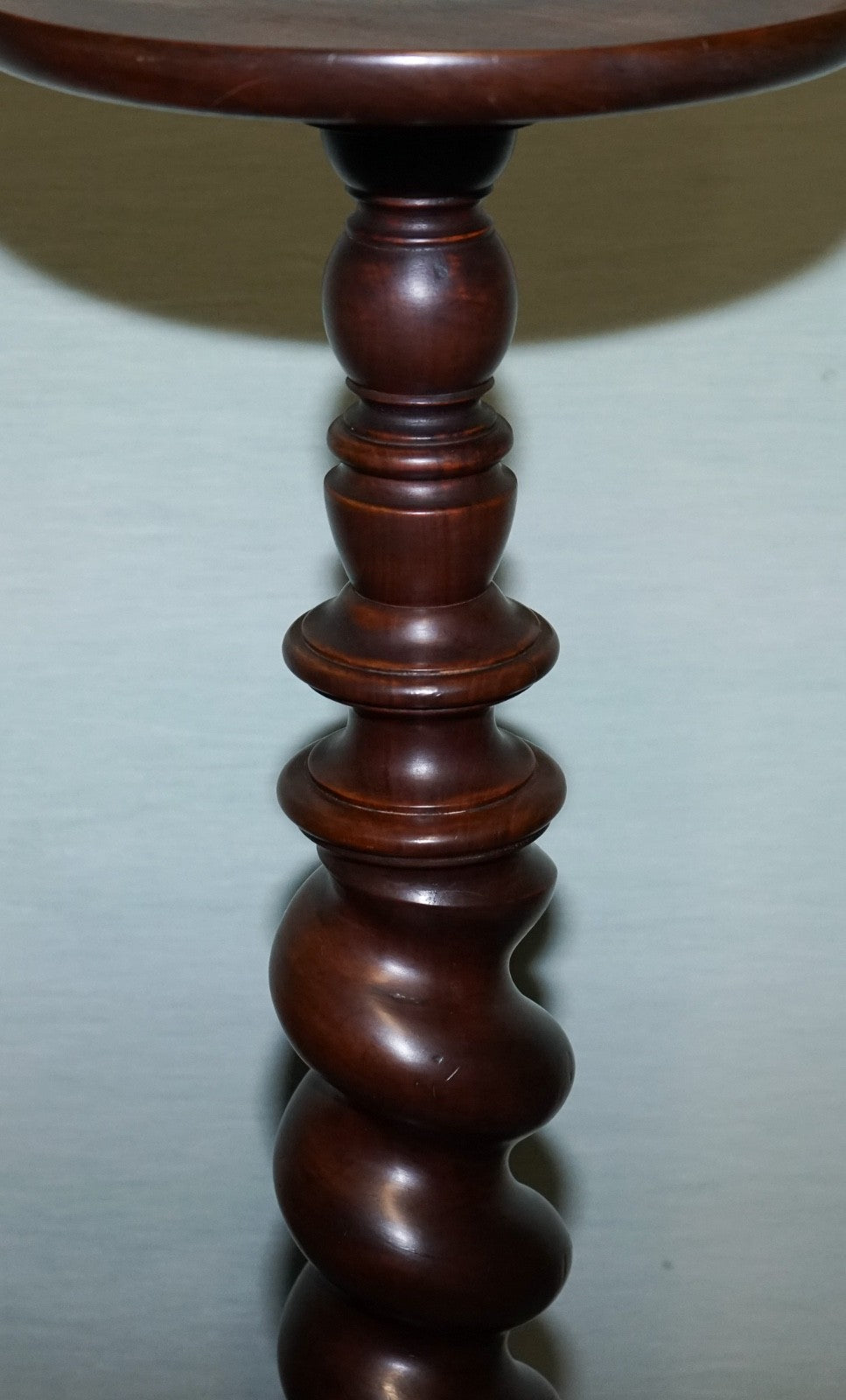 VINTAGE HARDWOOD BARLEY TWIST PEDESTAL PLANT STAND SIDE TABLE
