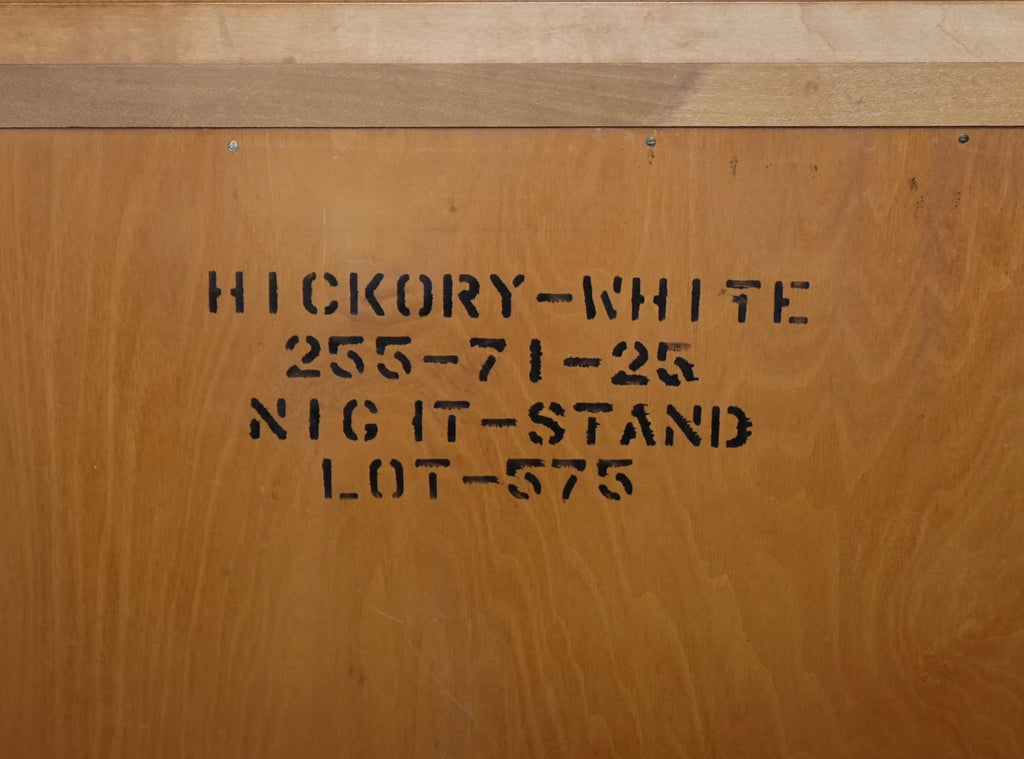 PAIR OF AMERICAN HICKORY WHITE GENESIS BIEDERMEIER NIGHTSTANDS BEDSIDE TABLES