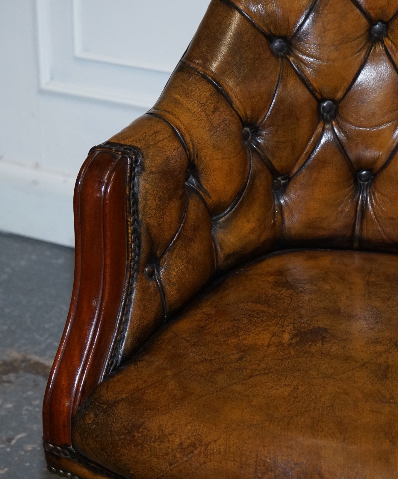 ANTIQUE DEEP BUTTONED CHESTERFIELD GEORGIAN STYLE HAND DYED LEATHER DESK CHAIR