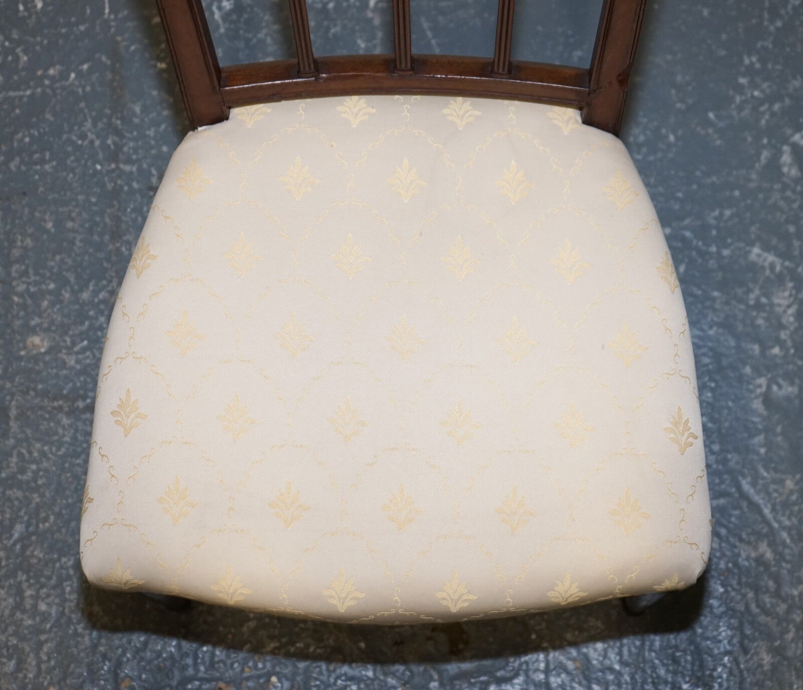 VICTORIAN PAIR OF SIDE CHAIRS WITH CREAM FABRIC SEATS