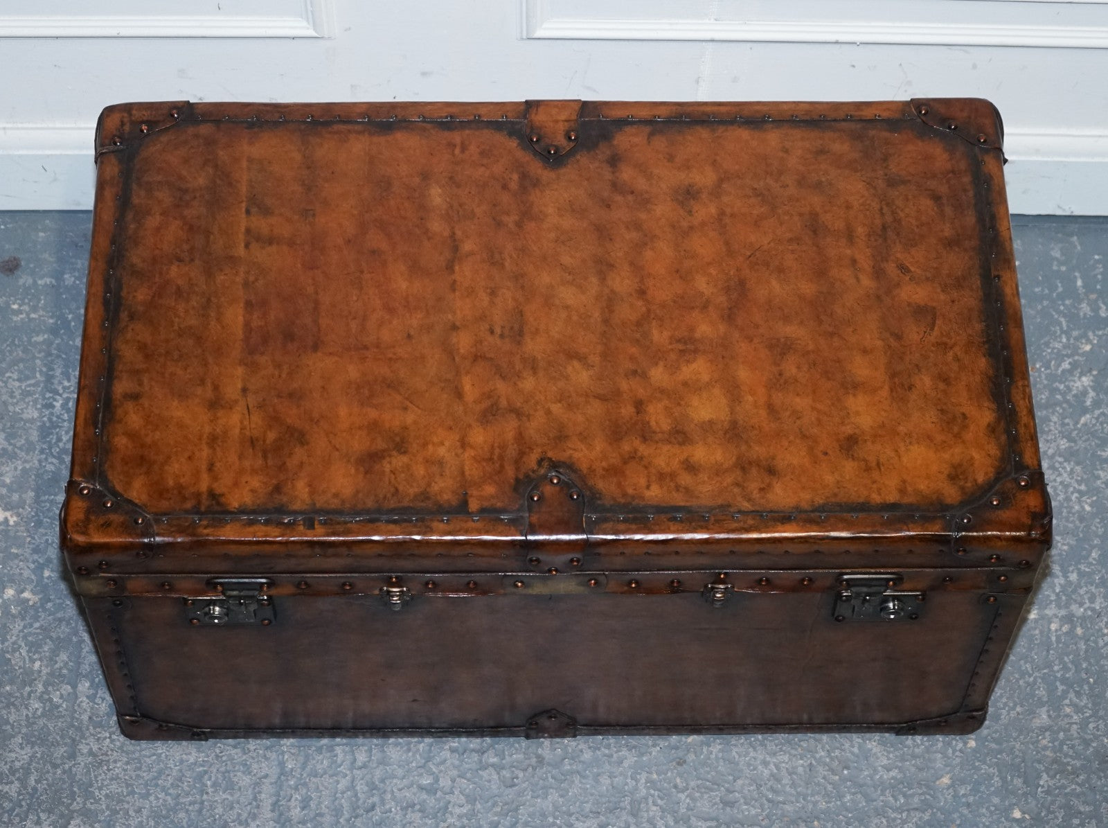 FULLY RESTORED HAND DYED BROWN LEATHER LOCKABLE STORAGE TRUNK