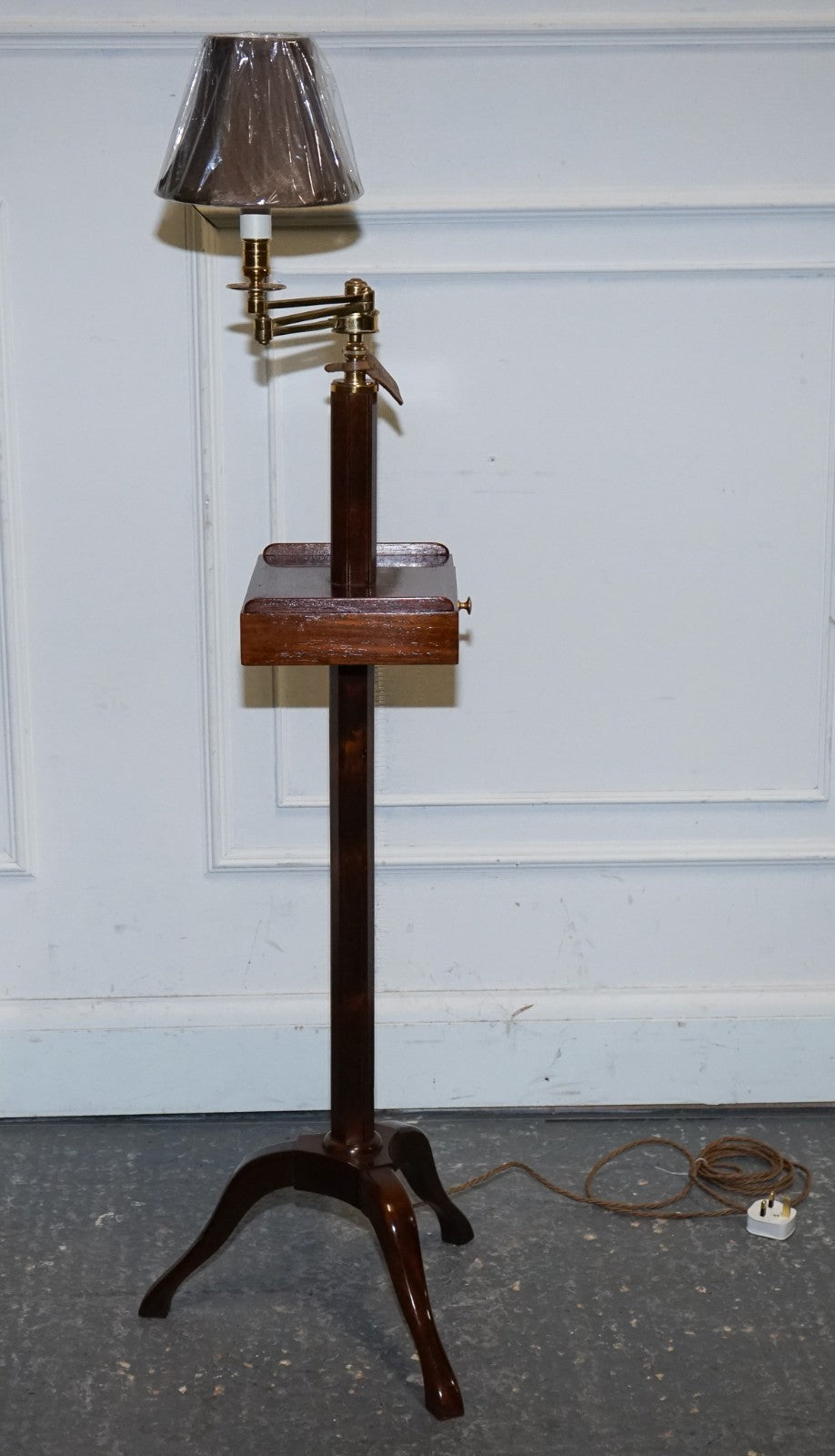 RARE HARRODS LONDON ENGLISH READING LAMP STAND SIDE TABLE WITH LAMP