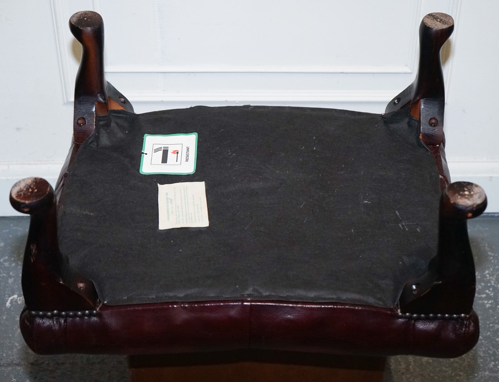 VINTAGE BURGUNDY LEATHER CHESTERFIELD QUEEN ANNE LEGS FOOTSTOOL