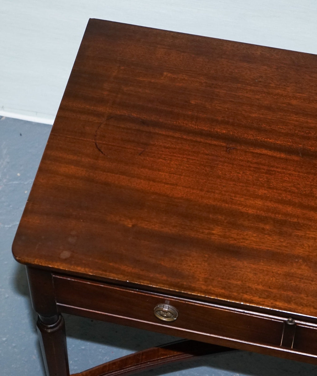 VINTAGE STRONGBOW GAME WRITING DESK WITH PULL OUT TRAY WITH LEATHER INLAY