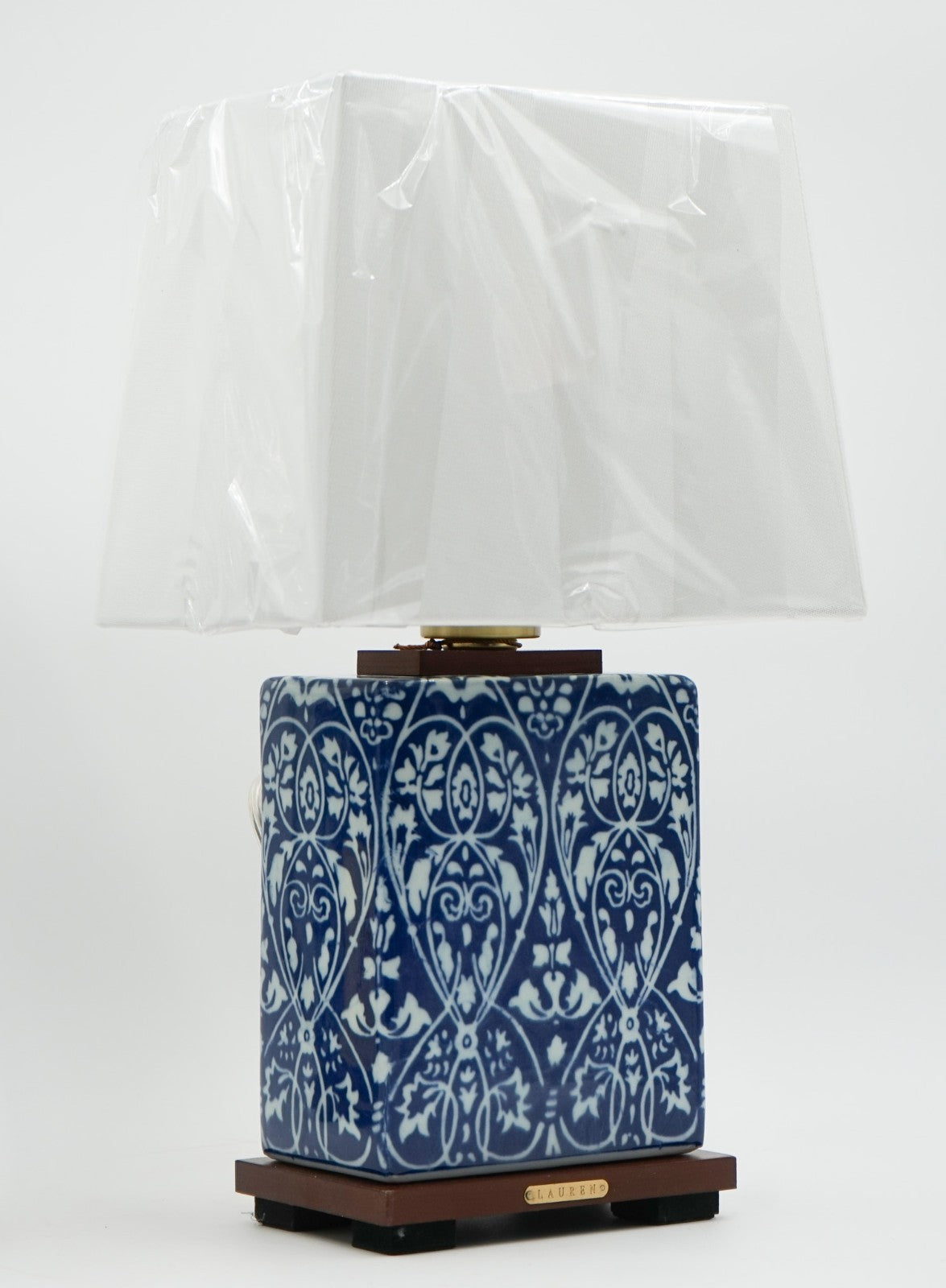 PAIR OF RALPH LAUREN EX DISPLAY BLUE & WHITE CERAMIC TABLE LAMPS  (2/2)