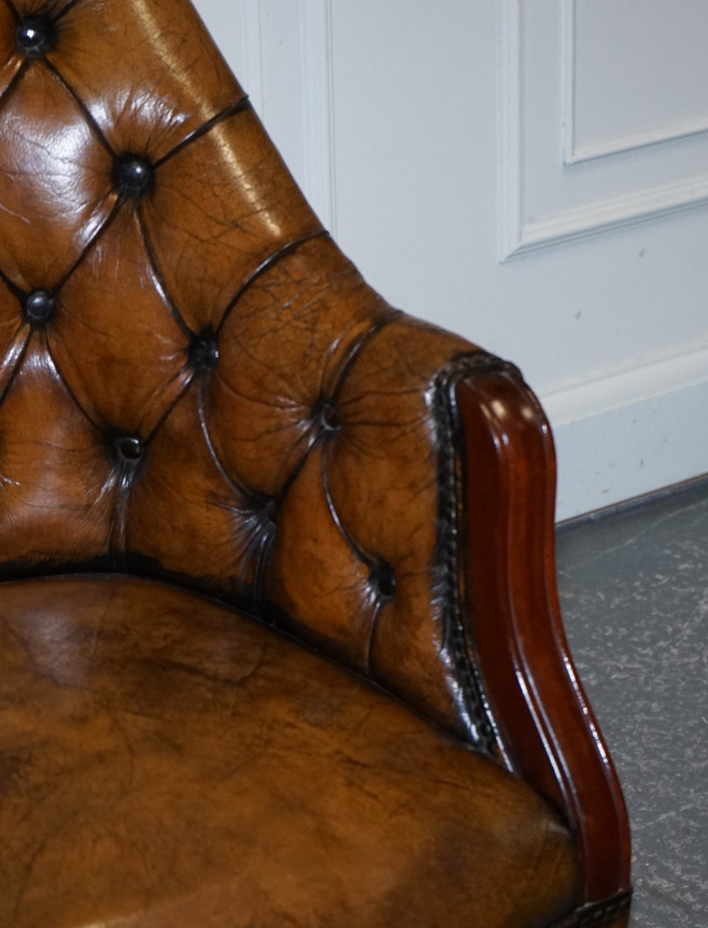 ANTIQUE DEEP BUTTONED CHESTERFIELD GEORGIAN STYLE HAND DYED LEATHER DESK CHAIR