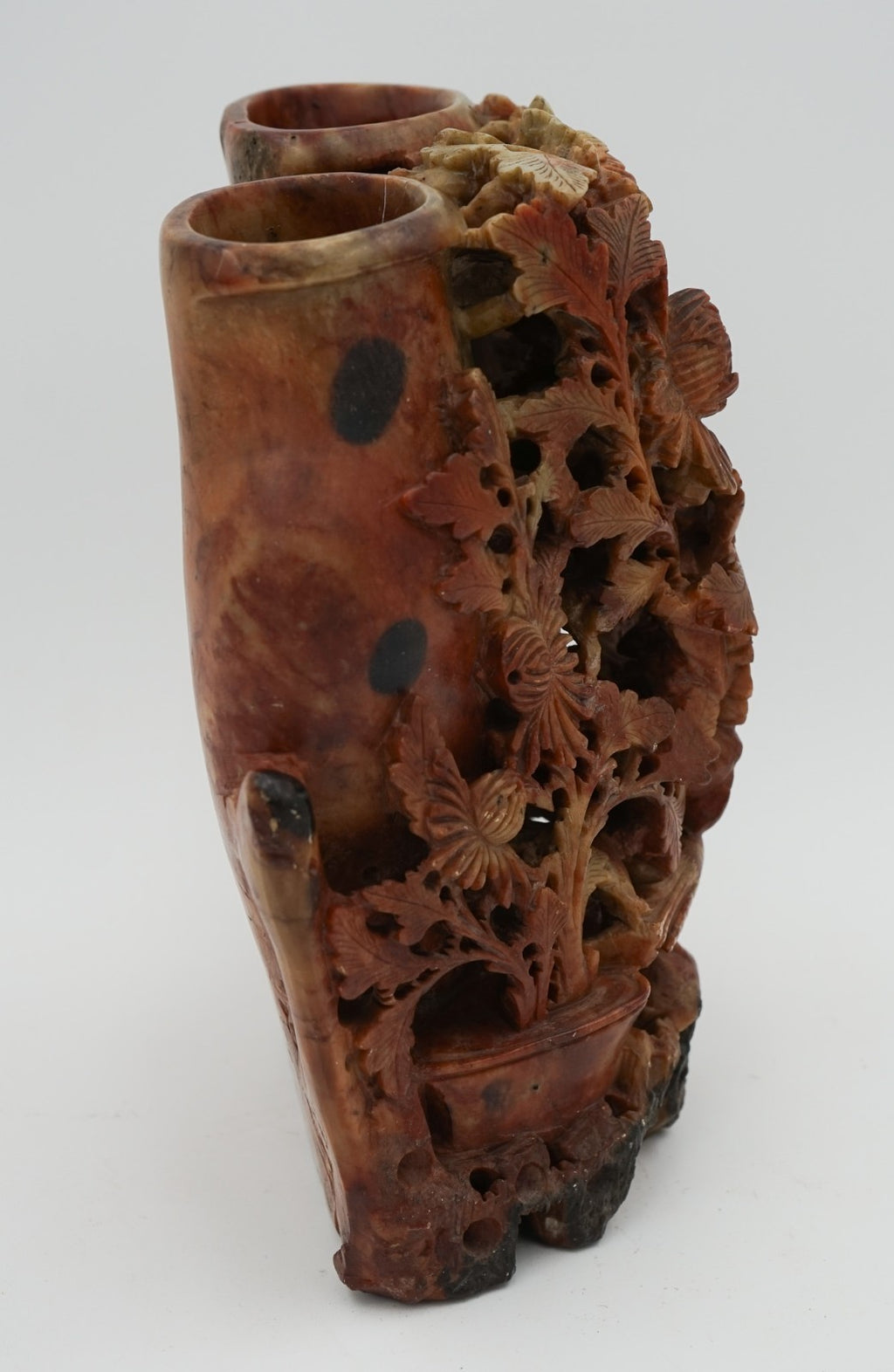 EARLY 20TH CENTRY ORIENTAL CHINESE HAND CARVED SOAPSTONE DECORATIVE VASES