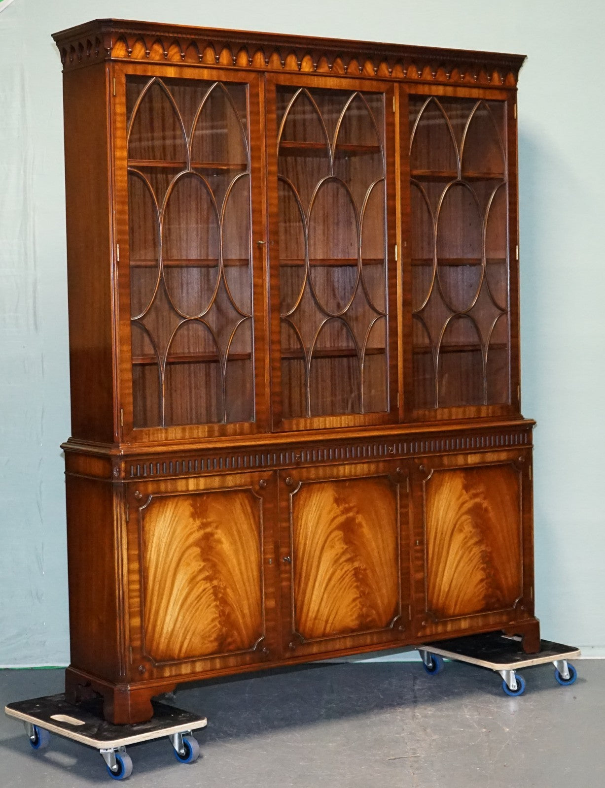ViNTAGE BEVAN FUNNELL HARDWOOD BREAKFRONT BOOKCASE DISPLAY CABINET