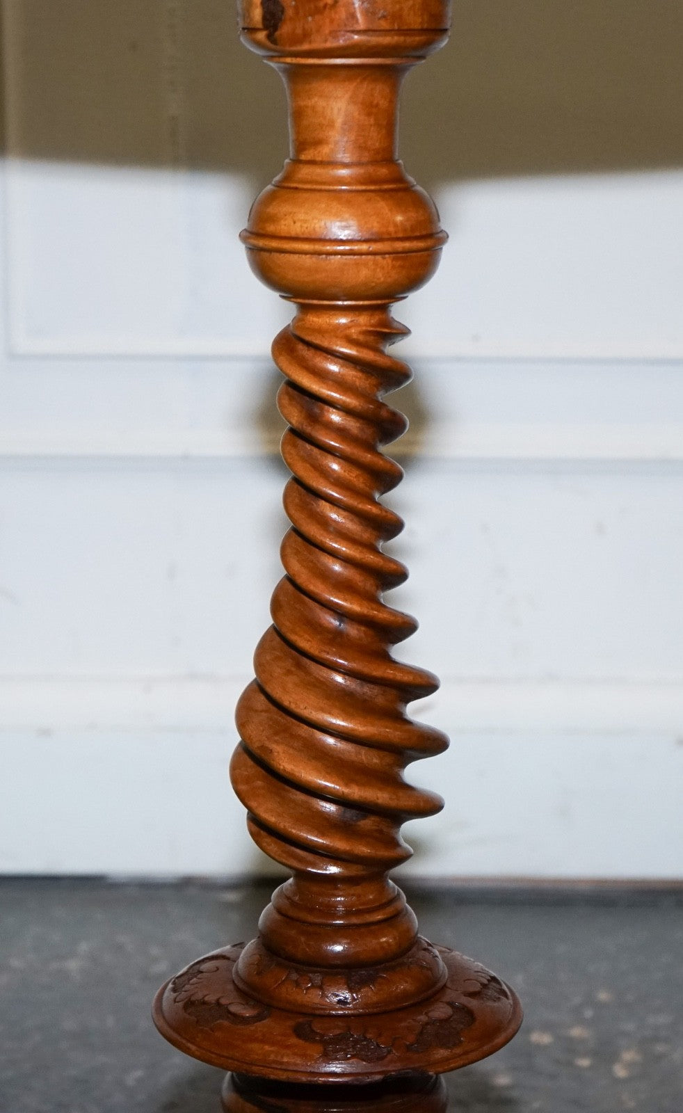 ANTIQUE MARQUETRY BURR WALNUT PEDESTAL SIDE END TABLE WITH CARVED & TURNED BASE