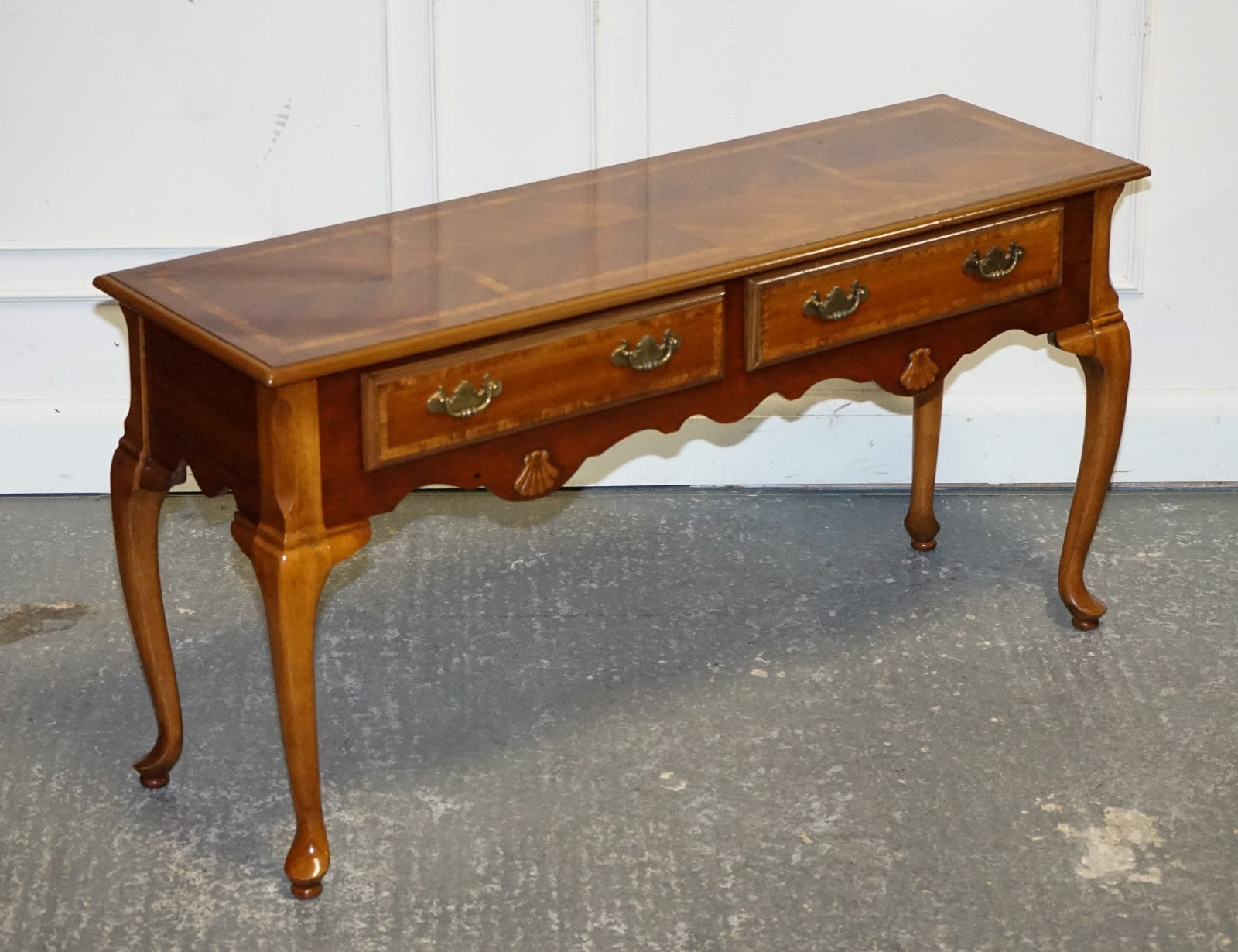 GEORGIAN STYLE WALNUT SIDE CONSOLE TABLE ON CABRIOLE LEGS CIRCA 1980'S