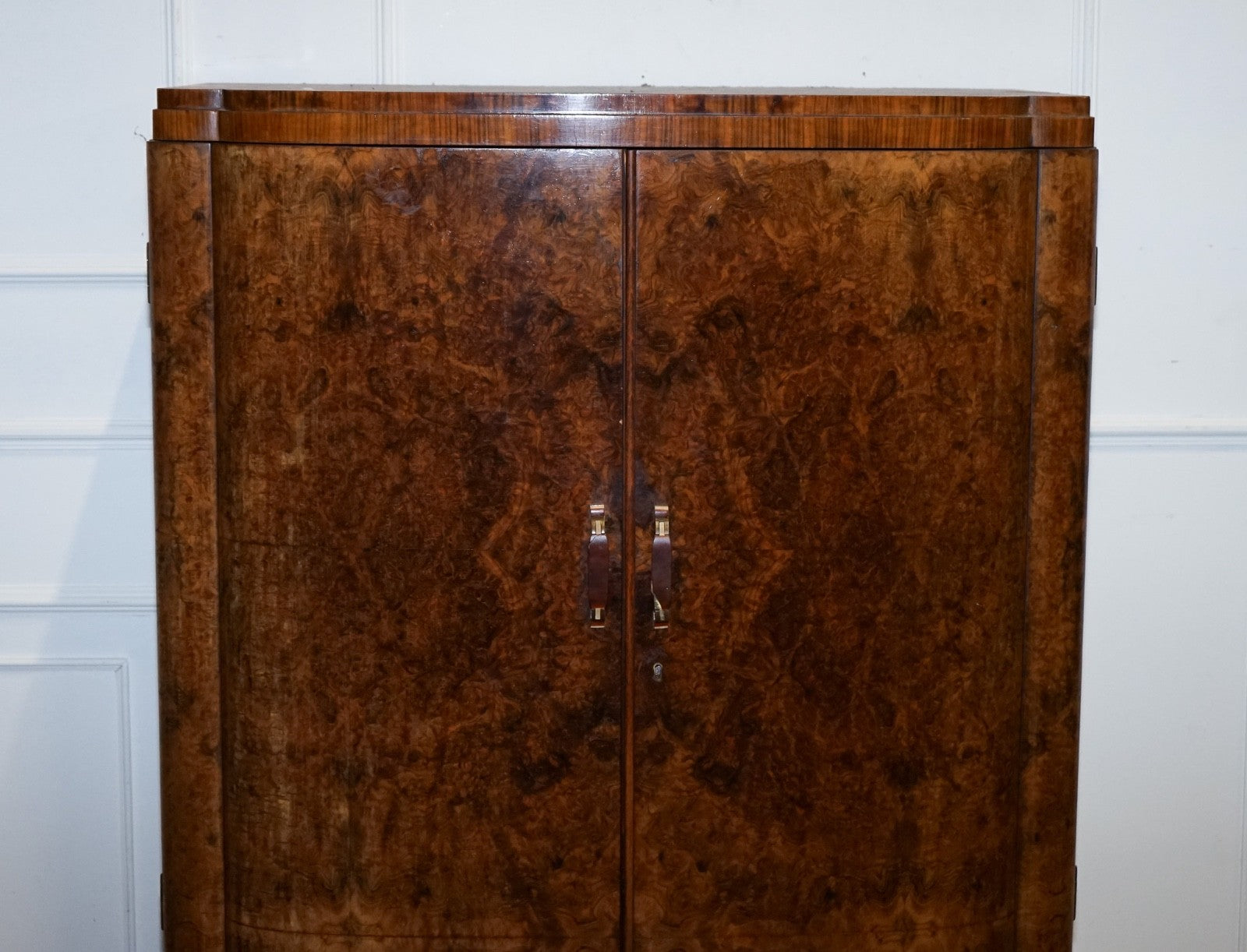 ANTIQUE CIRCA 1930'S ENGLISH BURR WALNUT ART DECO TWO DOOR WARDROBE WITH SHELVES