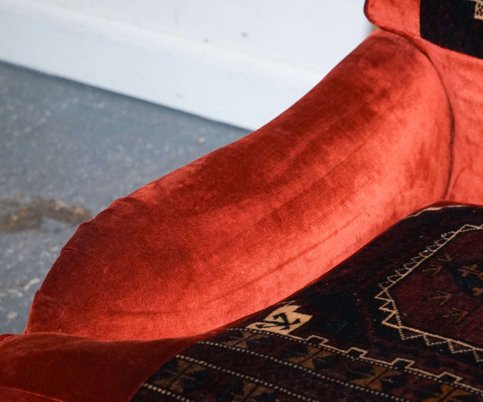 VINTAGE RED VELVET & AZTEC KILIM UPHOLSTERED HOWARD GEORGE SMITH STYLE ARMCHAIR