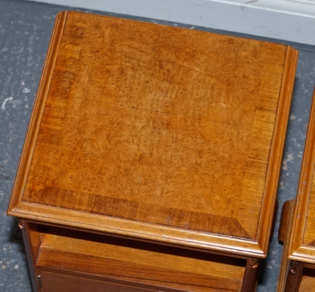 ANTIQUE PAIR OF ART DECO 1920'S LIGHT WALNUT  NIGHTSTANDS BEDSIDE TABLES