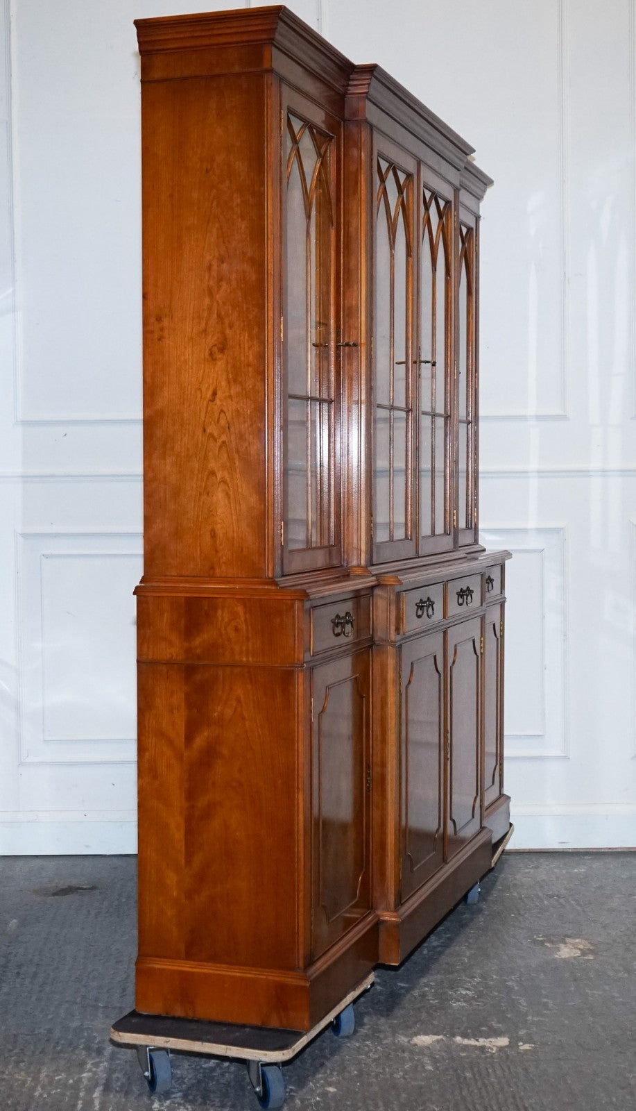 STUNNING GEORGIAN STYLE  BURR YEW BREAKFRONT FOUR DOOR DISPLAY CABINET BOOKCASE
