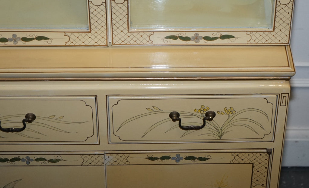 VINTAGE ORIENTAL ASIAN CHINOISERIE CREAM LACQUER HAND PAINTED DISPLAY CABINET