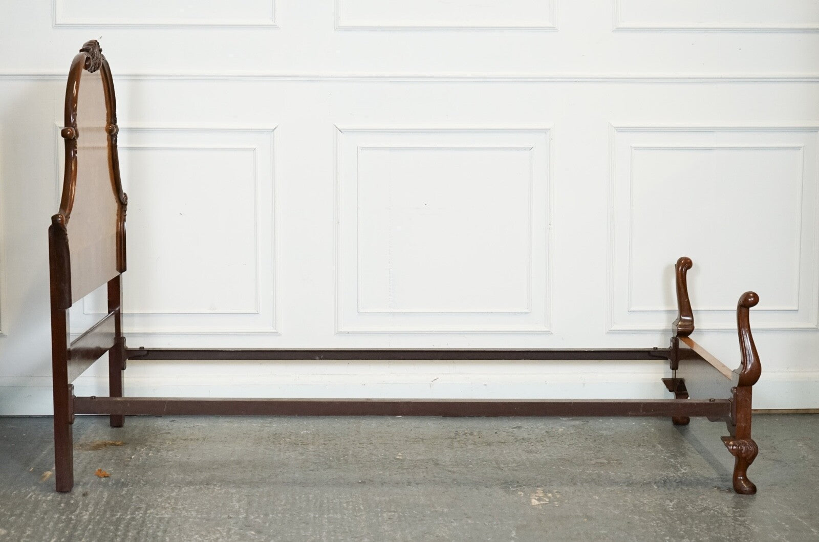 CIRCA 1930 ART DECO BURR WALNUT ENGLISH MADE VONO BEDSTEAD FRAME QUEEN ANNE LEGS