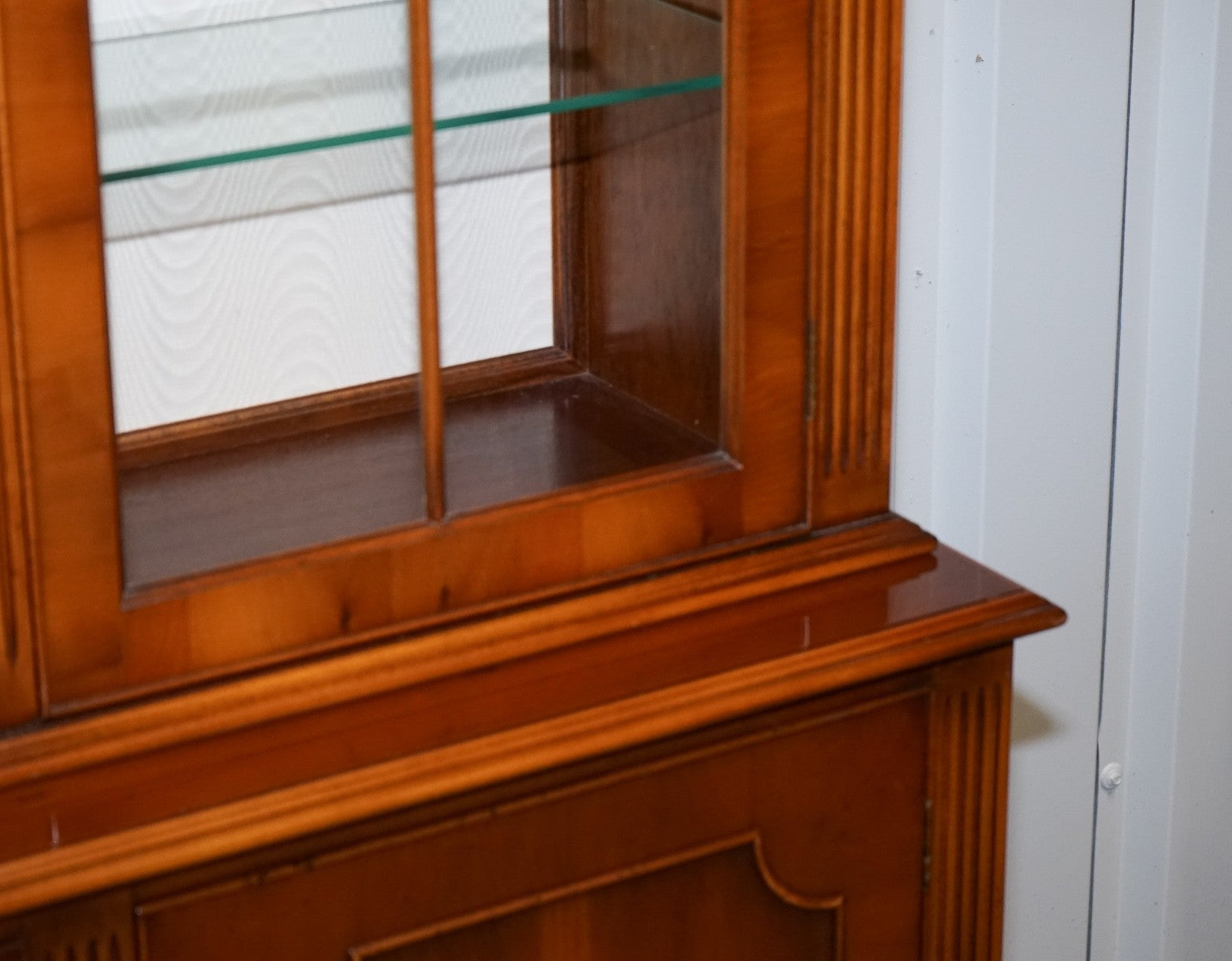 ANTIQUE GEORGIAN STYLE YEW WOOD FOUR DOOR DISPLAY CABINET BOOKCASE