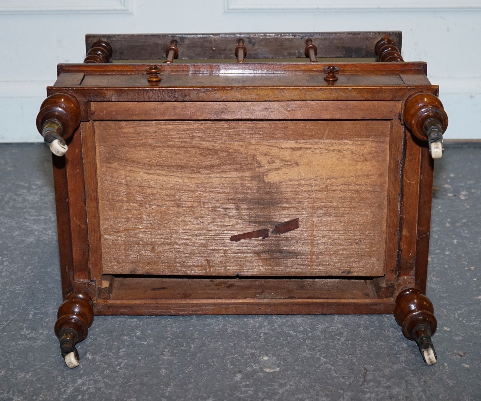 FINE ANTIQUE VICTORIAN 1860 BURR WALNUT CANTERBURY MAGAZINE RACK BOBBIN COLUMNS