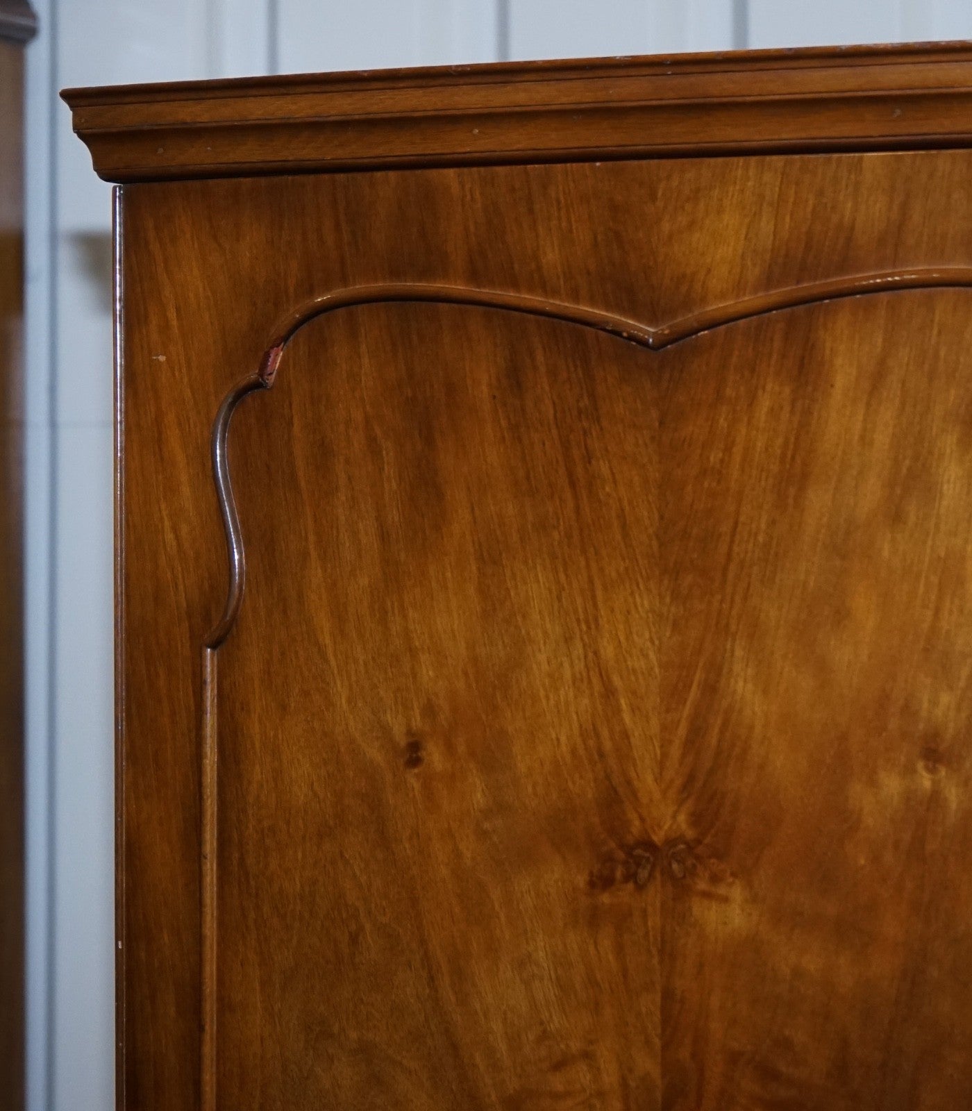STUNNING 1920'S ENGLISH WALNUT ART DECO DOUBLE WARDROBE QUEEN ANNE LEGS