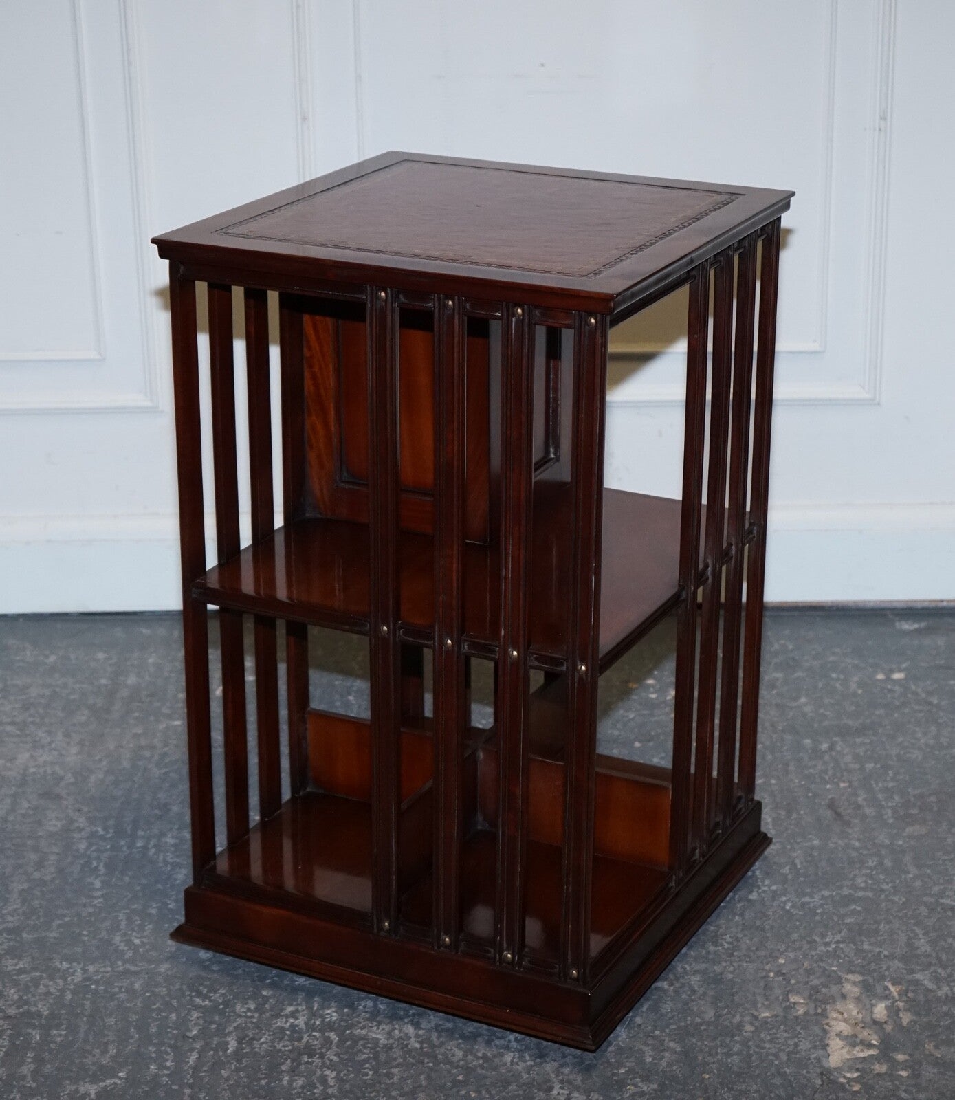 STUNNING REVIVAL INLAID REVOLVING BOOKCASE END TABLE WITH BROWN AGED LEATHER TOP
