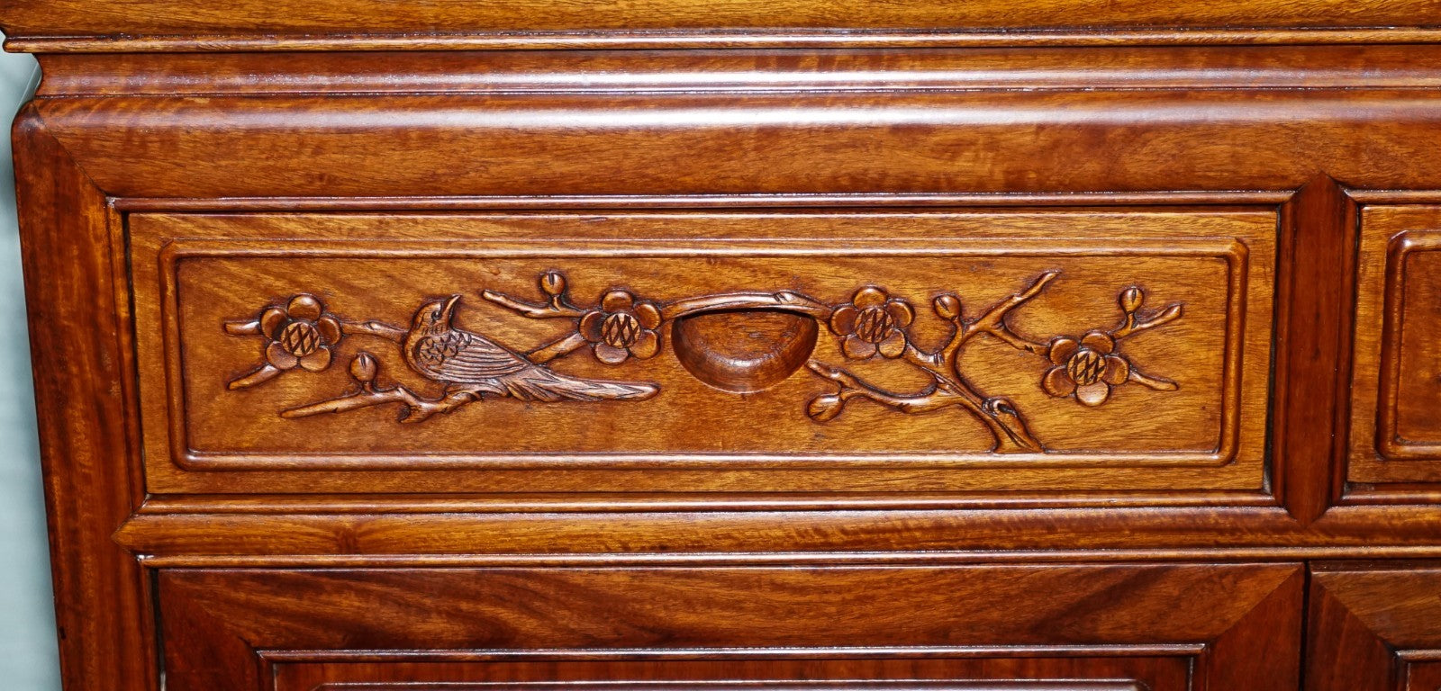 LARGE VINTAGE ORIENTAL CHINESE CARVED SOLID BOOKCASE DISPLAY CABINET WITH LIGHTS