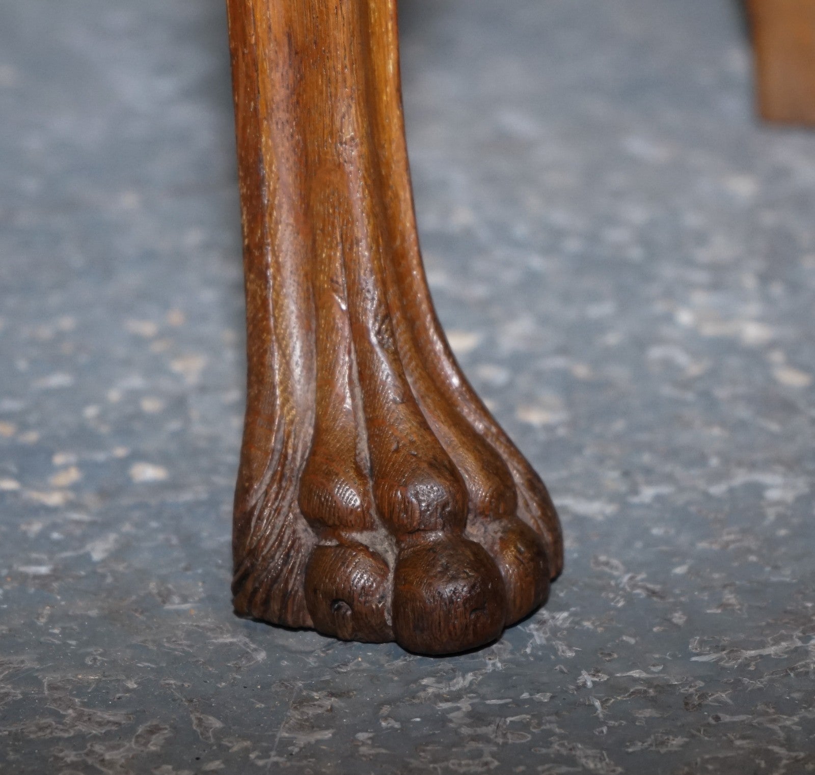 ANTIQUE PAIR OF VICTORIAN SOLID OAK CARVED HALLWAY CHAIRS WITH LION PAW FEET