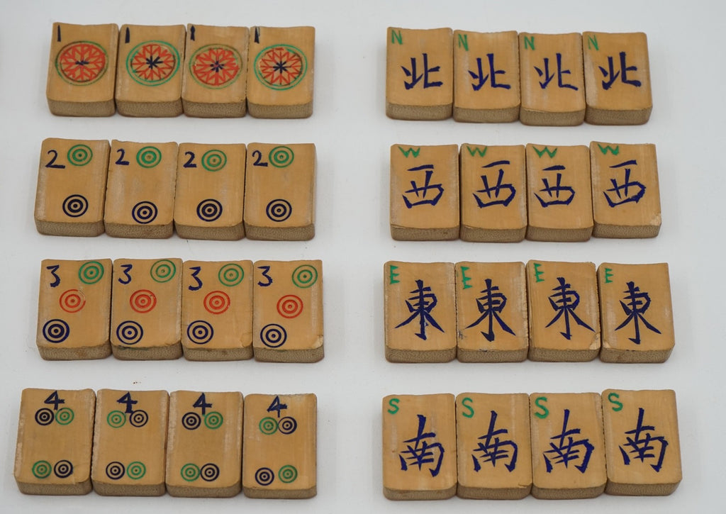 ANTIQUE ASIAN ORIENTAL MAHJONG SET OF 148 TILES IN EDWARDIAN OAK BOX