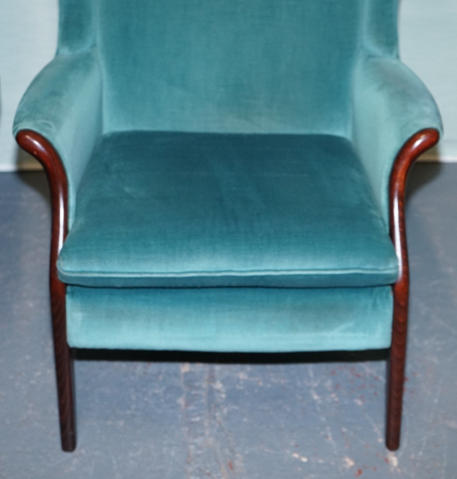 MID CENTURY VINTAGE PAIR OF PARER KNOLL FROXFIELD BLUE FABRIC WINGBACK ARMCHAIRS