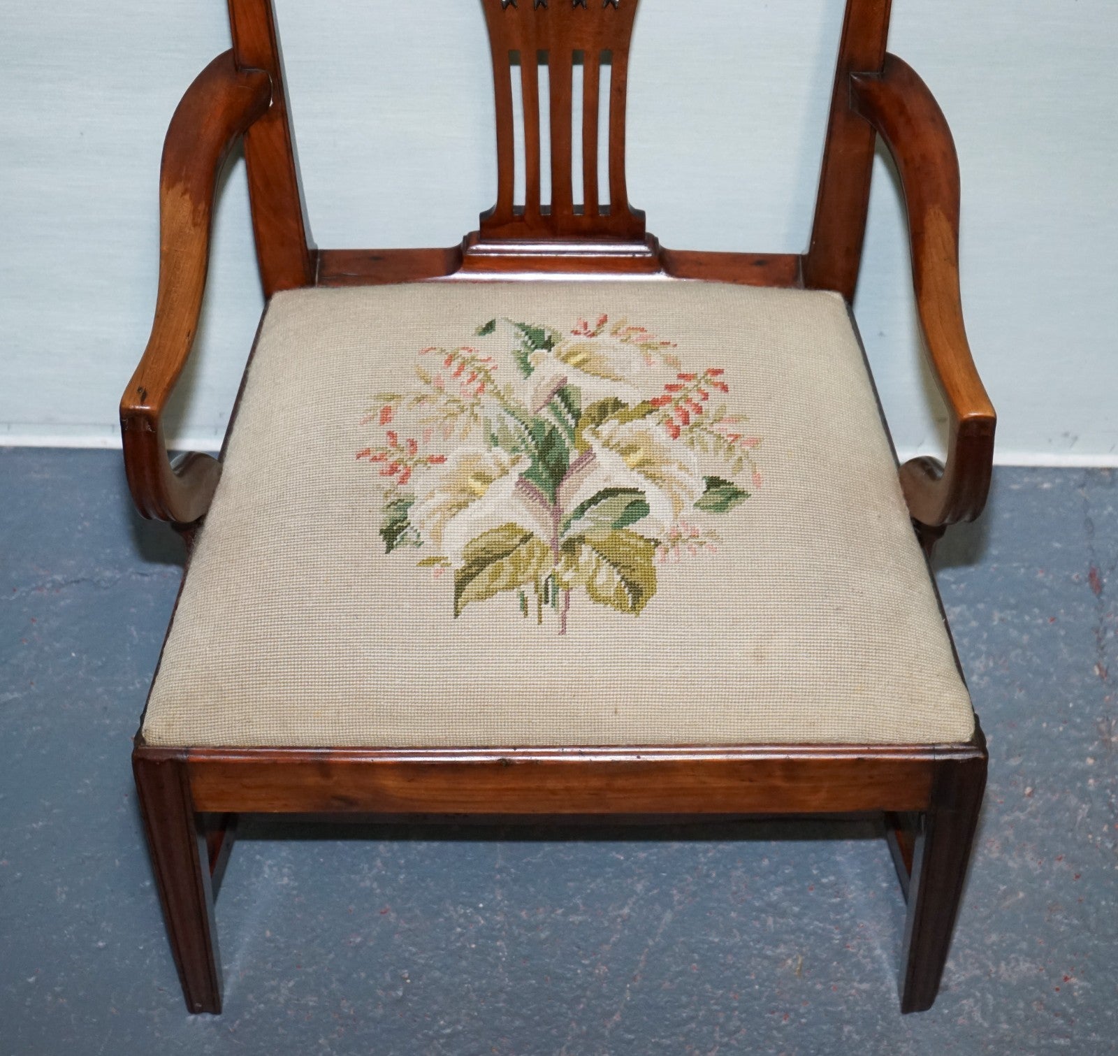 19TH CENTRY SINGLE HEPPLEWHITE ELBOW ARMCHAIR WITH FLORAL NEEDLEPOINT CUSHION