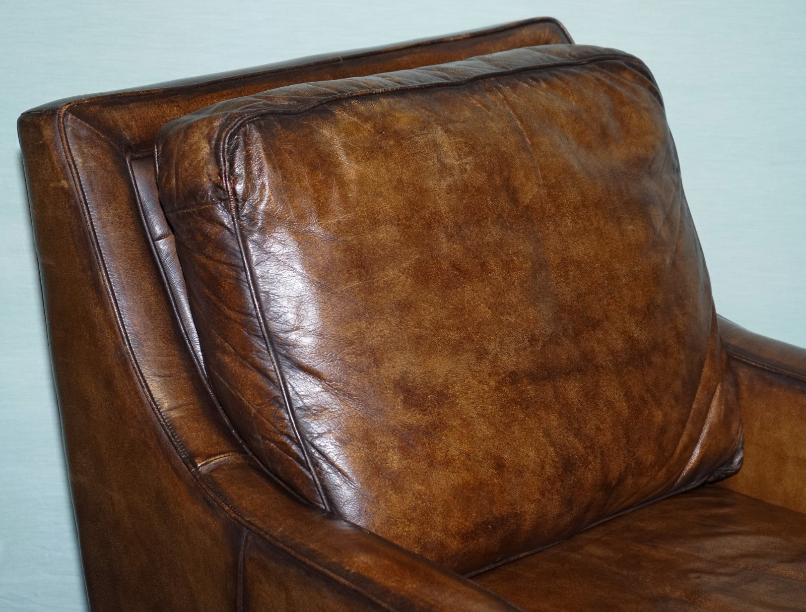 DEEP COGNAC HAND DYED LEATHER CHAISE LOUNGE ARMCHAiR SEATING