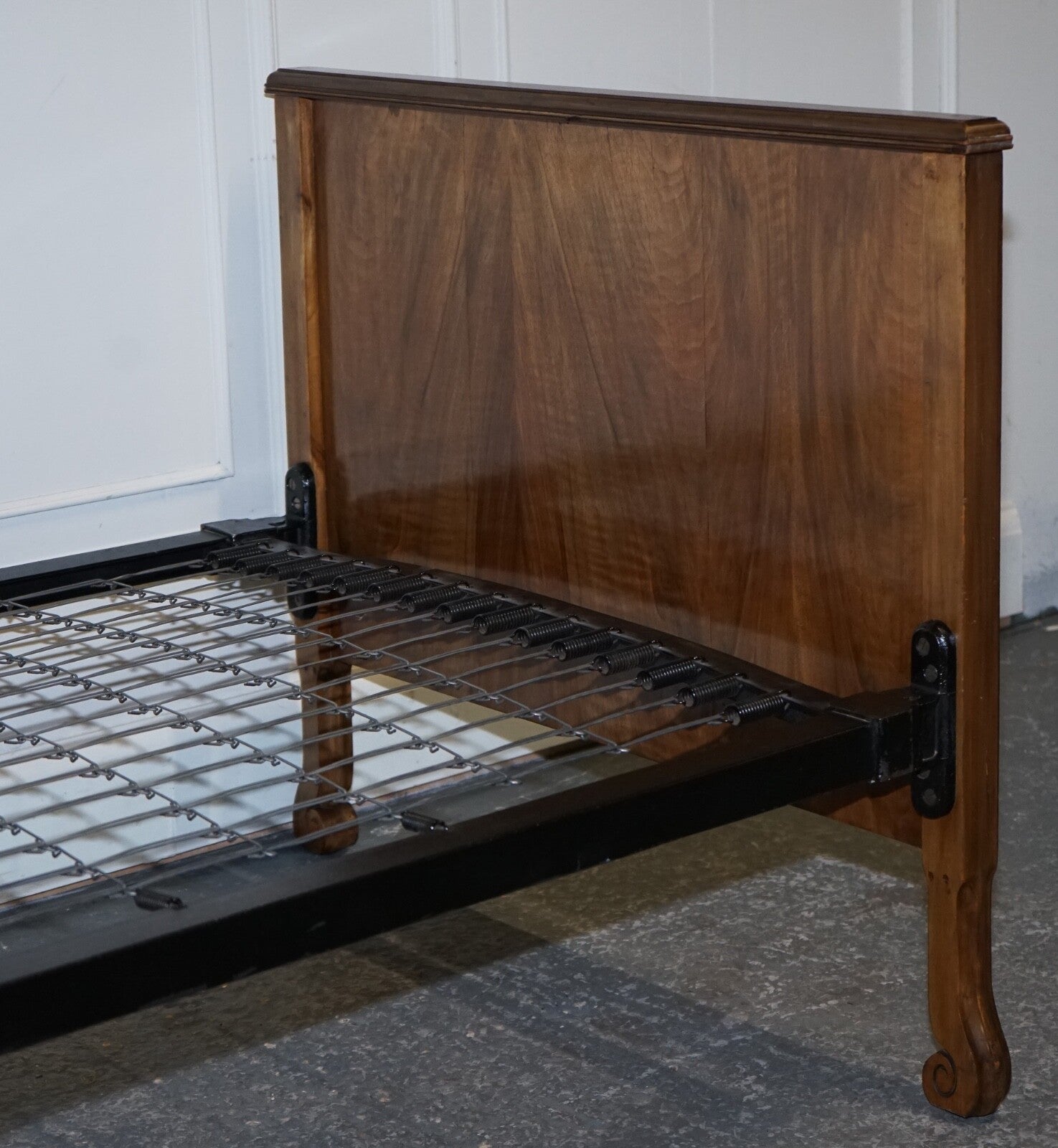 ART DECO BURR WALNUT DECORATIVE INLAID PANELS SINGLE BED (1/2)