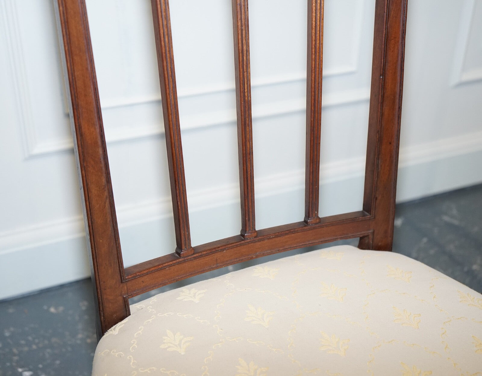 VICTORIAN PAIR OF SIDE CHAIRS WITH CREAM FABRIC SEATS