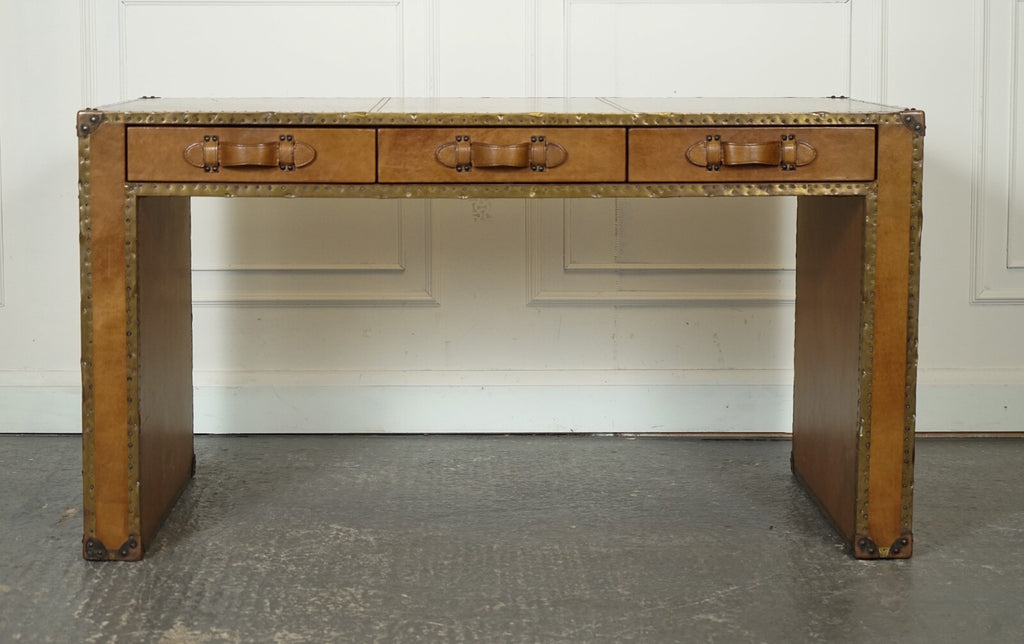 ABSOLUTELY STUNNING VINTAGE FULL LEATHER DESK WITH THREE DRAWERS MADE BY ESQUIRE