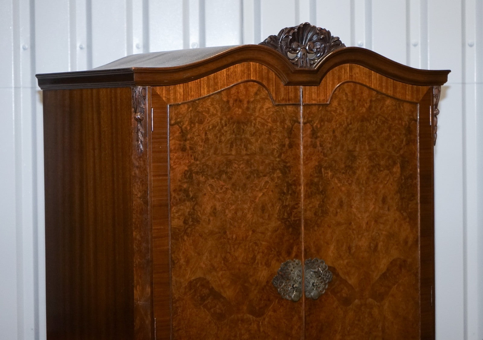 ART DECO 1920'S QUEEN ANNE ENGLiSH  BURR WALNUT TWO DOOR WARDROBE