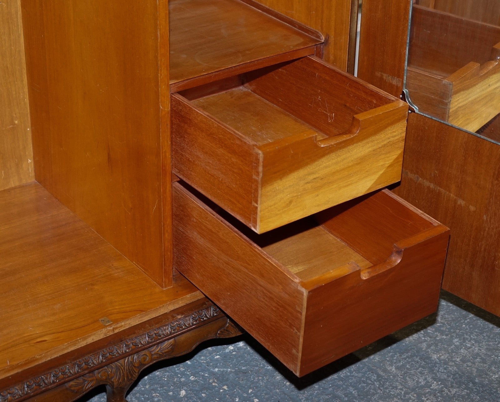 VICTORIAN QUEEN ANNE ENGLISH ART DECO BURR WALNUT TWO DOOR WARDROBE