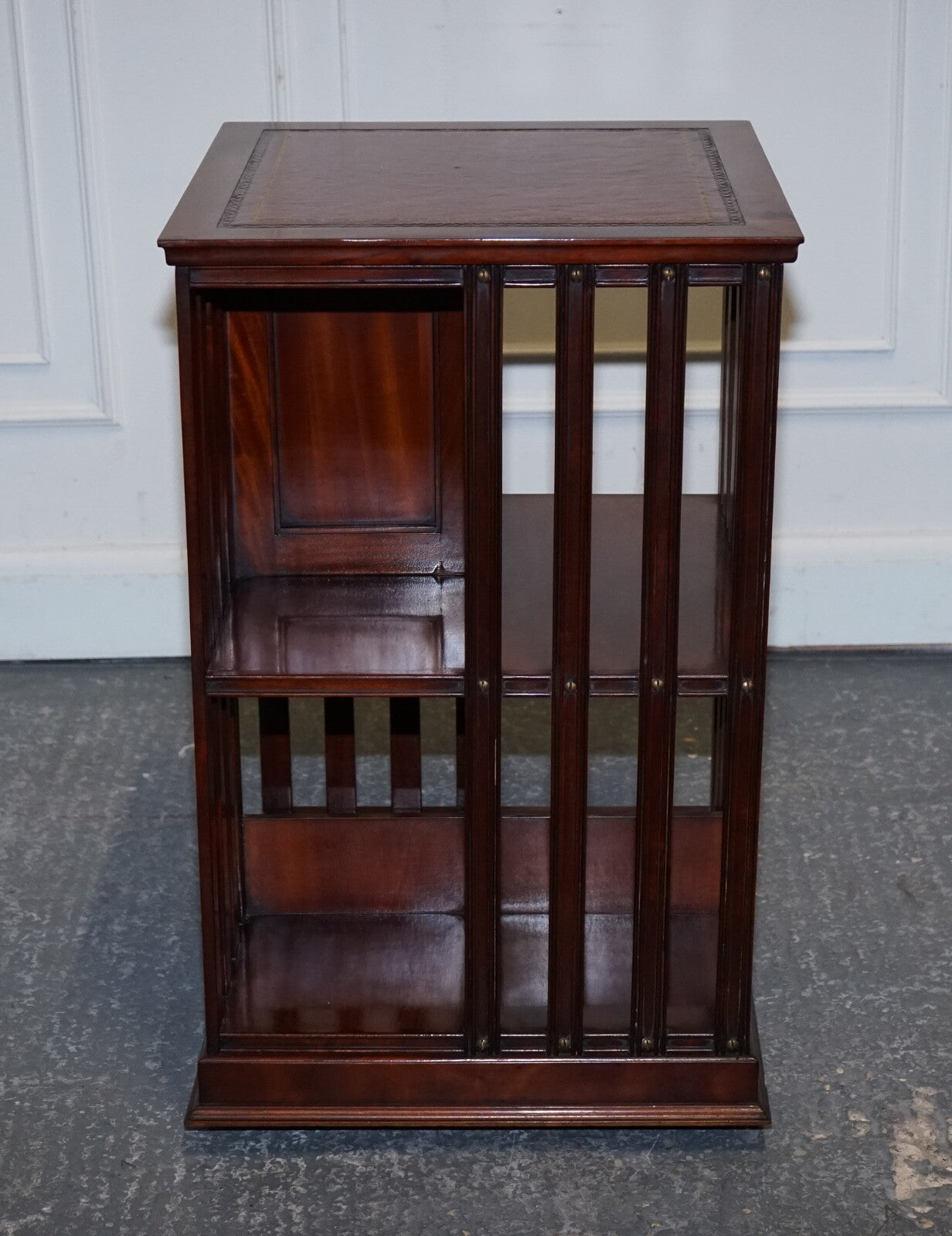 STUNNING REVIVAL INLAID REVOLVING BOOKCASE END TABLE WITH BROWN AGED LEATHER TOP