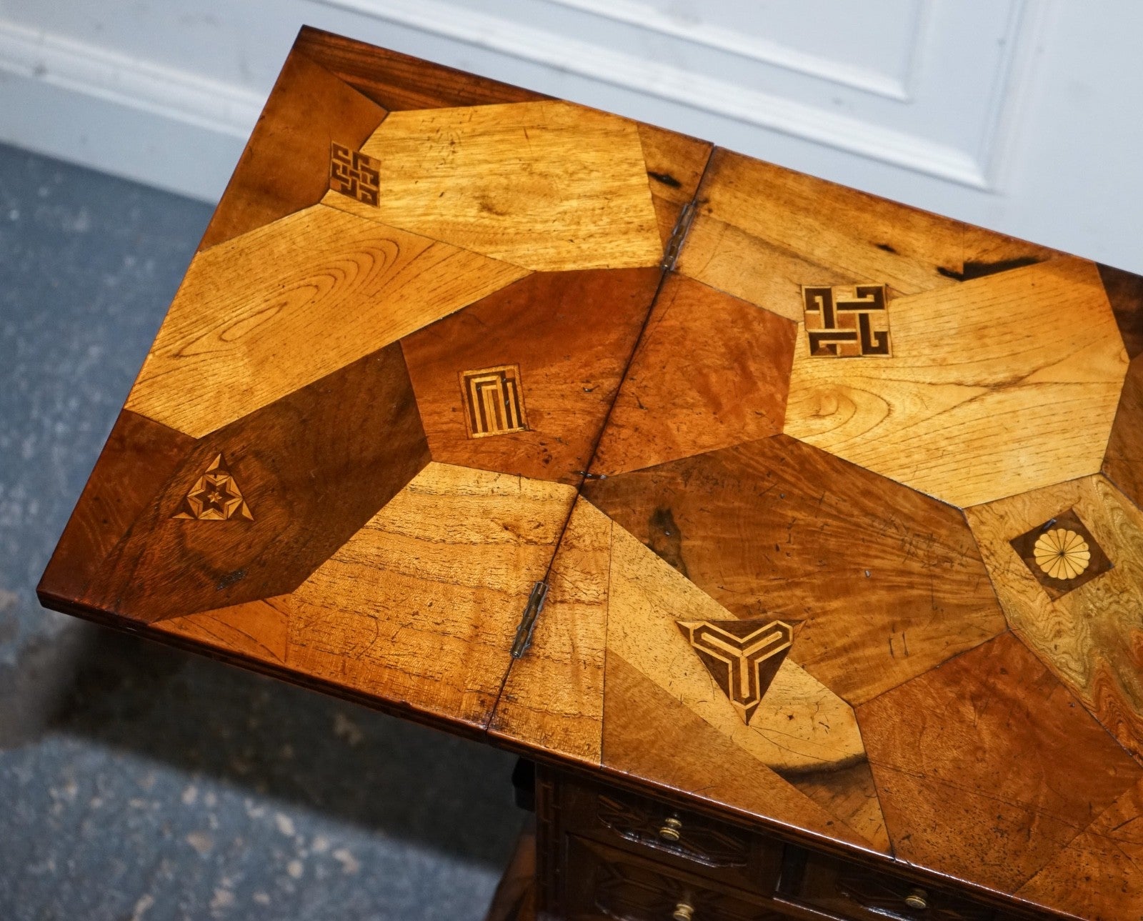 ANTIQUE CIRCA 1800S JAPANESE MARQUETRY GAMES TABLE CABINET ON STAND