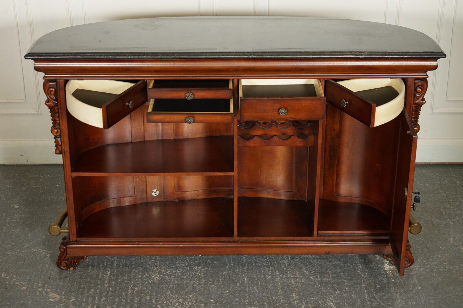 STUNNING HOWARD & MILLER STYLE AMERICAN BAR WITH GRANITE TOP & PAIR OF BARSTOOLS