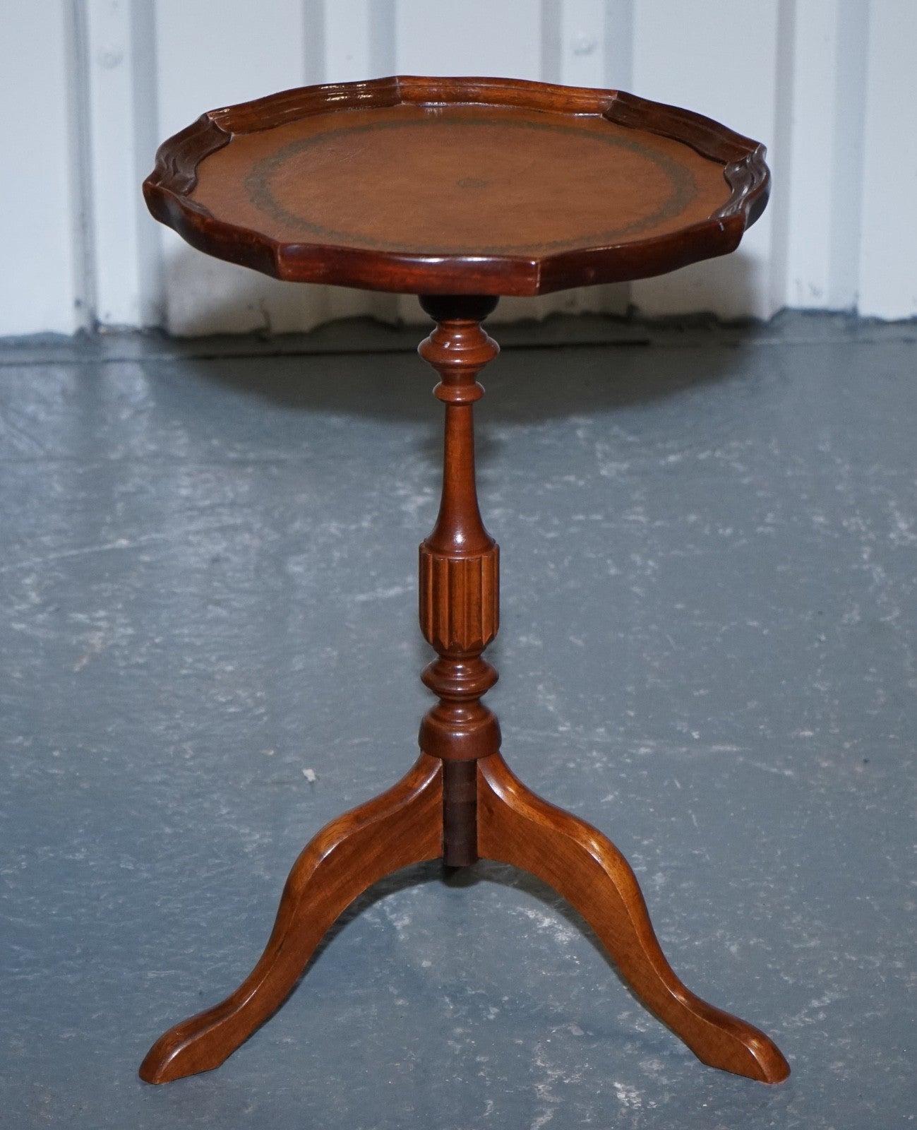 VINTAGE GEORGIAN STYLE TRIPOD TABLE WITH SCALLOPED EDGE & BROWN LEATHER TOP
