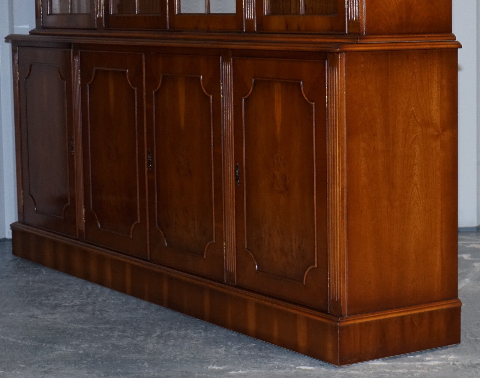 ANTIQUE GEORGIAN STYLE YEW WOOD FOUR DOOR DISPLAY CABINET BOOKCASE