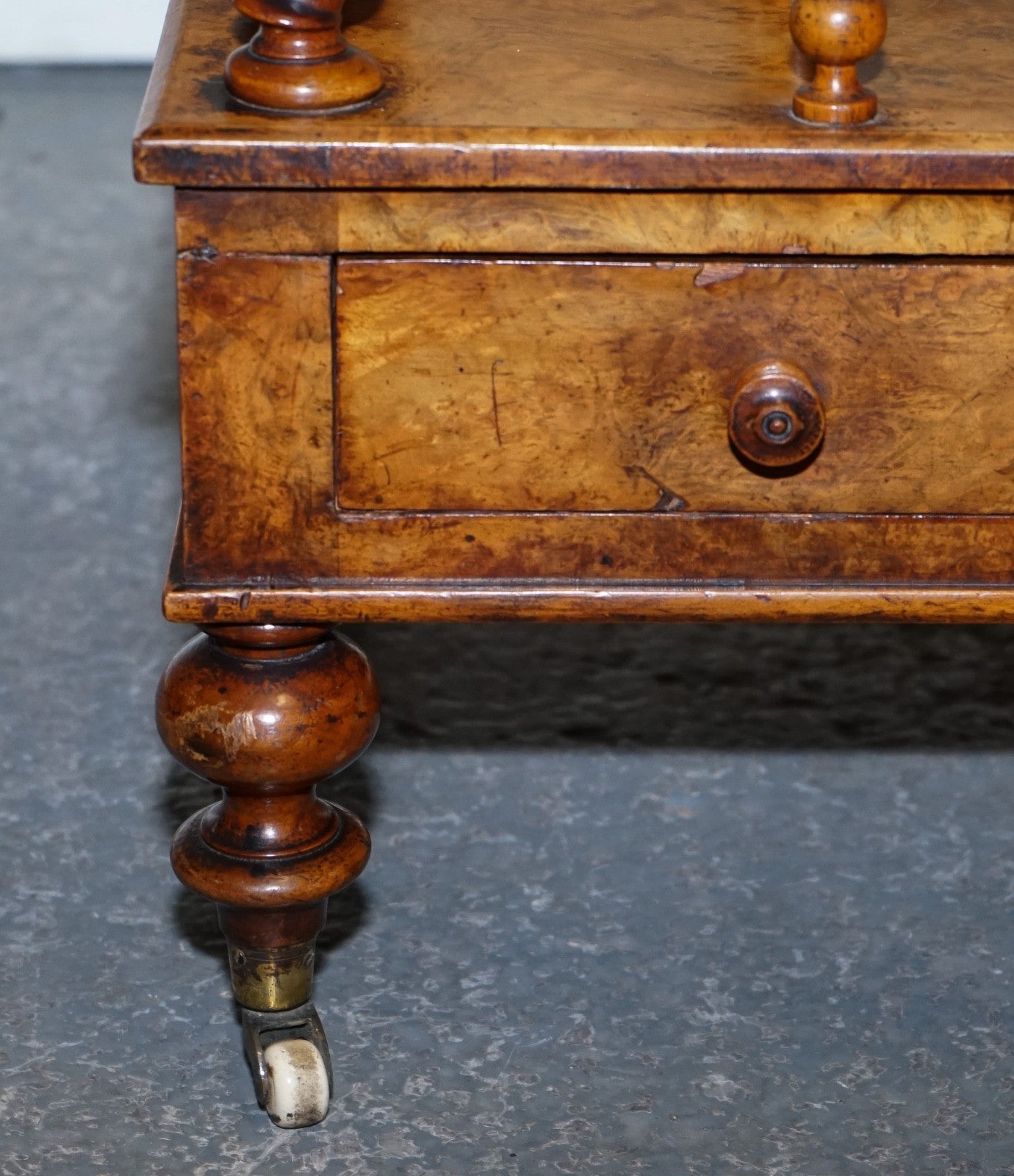 FINE ANTIQUE VICTORIAN 1860 BURR WALNUT CANTERBURY MAGAZINE RACK BOBBIN COLUMNS